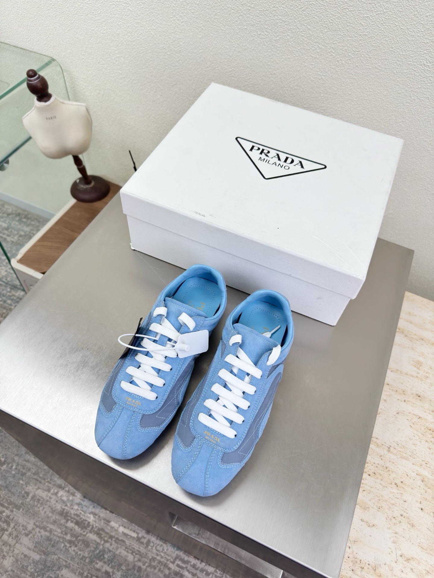 NO:750858,Prada sole craftsmanship sneakers high-end boutique Prada blue PRADA outsole hand-stitched Pursuing excellent details Designed lines Very stylish Simple and pure tones Original molding Comfortable and popular on the street ———————————————————— Logo technology Leading the cutting edge Fabric High mercerized cow suede with technical fabrics Lining Lambskin Original molded outsole Size 35 36 37 38 39 40 41 (40  41 orders) Comes with full package, casual shoes/sports shoes, prada, prada, sneakers, sheepskin19860909Prada 套底工艺 运动鞋 高端精品 普拉达 蓝色 PRADA  大底手工串线 追求卓越细节 设计的线条 很有格调 简单纯粹得色调 原版开模 舒适炸街 ———————————————————— logo 工艺 引领前沿 面料 高丝光 牛反绒皮 搭配科技面料 内里 小羊皮 原版成型大底    码数35 36 37 38 39 40 41（40 41 订） 配全套包装,休闲鞋/运动鞋,prada,prada,sneakers,sheepskin,Women's Shoes