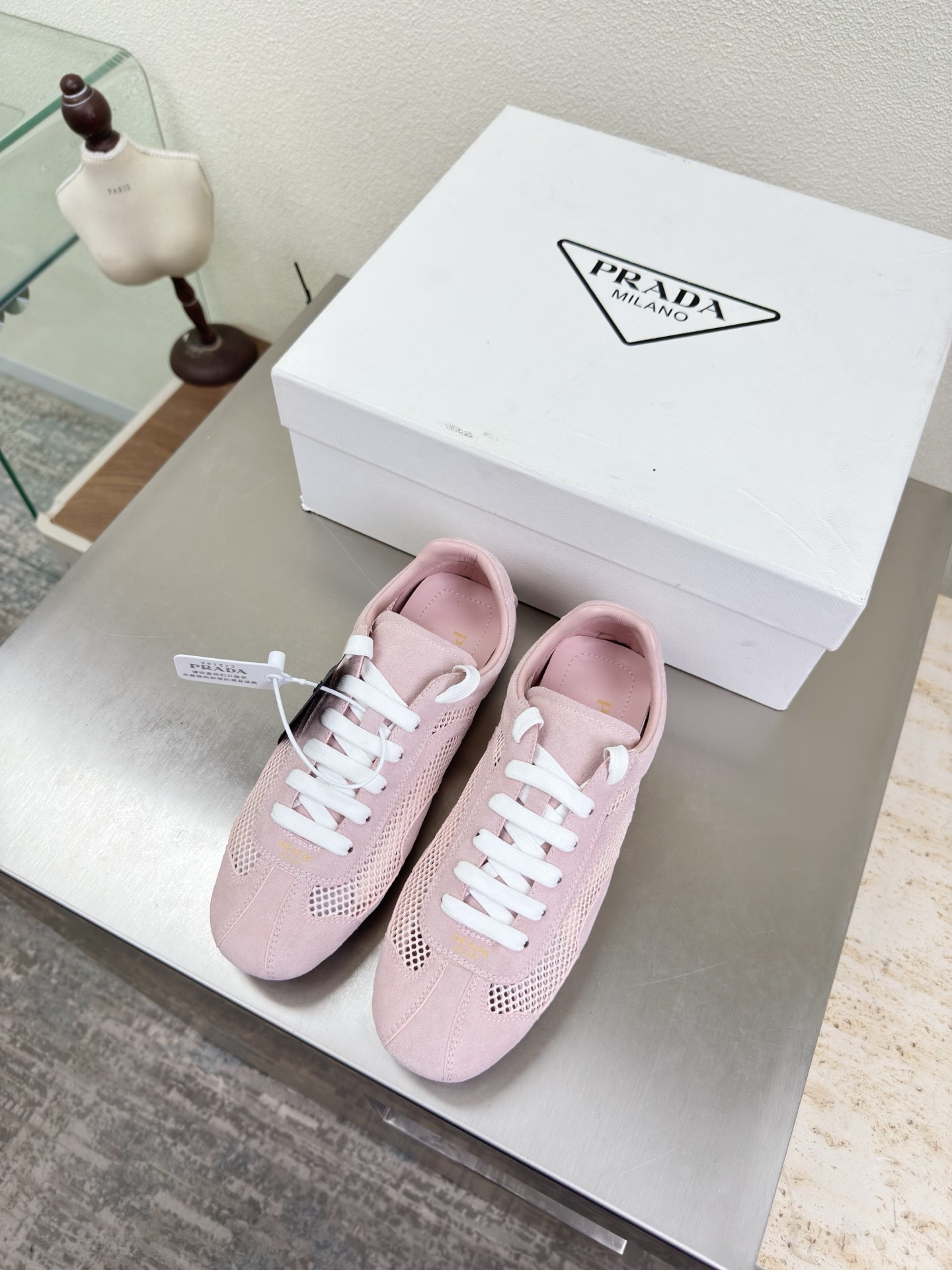 NO:750836,Breathable mesh Prada sole technology Sports shoes High-end boutique Prada Pink PRADA outsole hand-stitched Pursuing excellent details Designed lines Very stylish Simple and pure tones Original molding Comfortable and popular on the street —————————————————— Logo technology Leading the cutting edge Fabric High mercerized cow suede with technical fabrics Lining Lambskin Original molded outsole Size 35 36 37 38 39 40  41 (order 40 41) with complete package, casual shoes/sports shoes, prada, prada, sneakers, sheepskin19860909透气网面 Prada 套底工艺 运动鞋 高端精品 普拉达 粉色 PRADA  大底手工串线 追求卓越细节 设计的线条 很有格调 简单纯粹得色调 原版开模 舒适炸街 ———————————————————— logo 工艺 引领前沿 面料 高丝光 牛反绒皮 搭配科技面料 内里 小羊皮 原版成型大底    码数35 36 37 38 39 40 41（40 41 订） 配全套包装,休闲鞋/运动鞋,prada,prada,sneakers,sheepskin,Women's Shoes