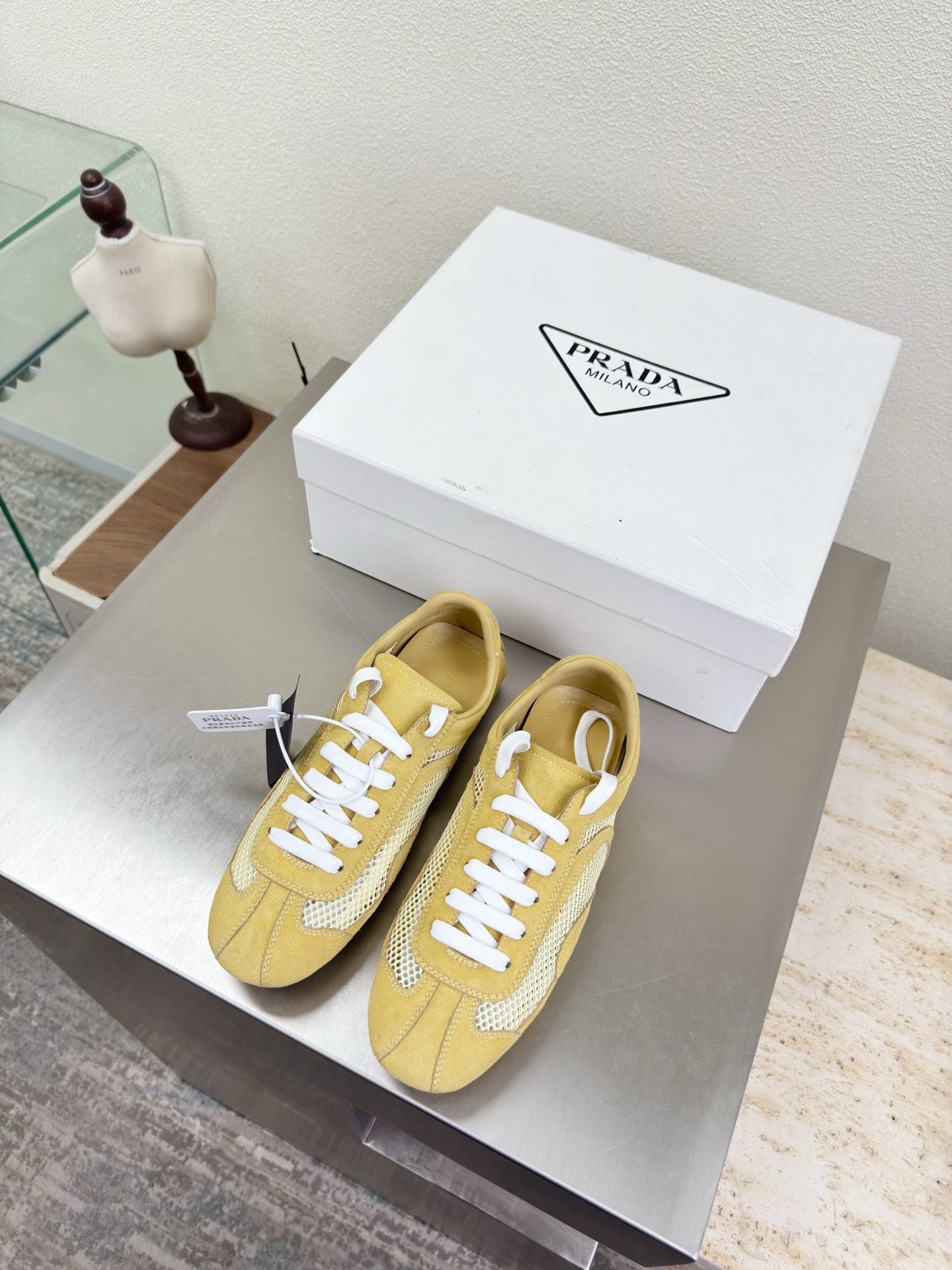 NO:750851,Breathable mesh Prada sole craftsmanship Sports shoes High-end boutique Prada Turmeric PRADA outsole hand-stitched Pursuing excellence in details Designed lines Very stylish Simple and pure tones Original molding Comfortable and street-friendly —————————————————— Logo technology Leading the cutting edge Fabric High mercerized cow suede with technical fabrics Lining Lambskin Original molded outsole Size 35 36 37 38 39 40  41 (order 40 41) with complete package, casual shoes/sports shoes, prada, prada, sneakers, sheepskin19860909透气网面 Prada 套底工艺 运动鞋 高端精品 普拉达 姜黄 PRADA  大底手工串线 追求卓越细节 设计的线条 很有格调 简单纯粹得色调 原版开模 舒适炸街 ———————————————————— logo 工艺 引领前沿 面料 高丝光 牛反绒皮 搭配科技面料 内里 小羊皮 原版成型大底    码数35 36 37 38 39 40 41（40 41 订） 配全套包装,休闲鞋/运动鞋,prada,prada,sneakers,sheepskin,Women's Shoes