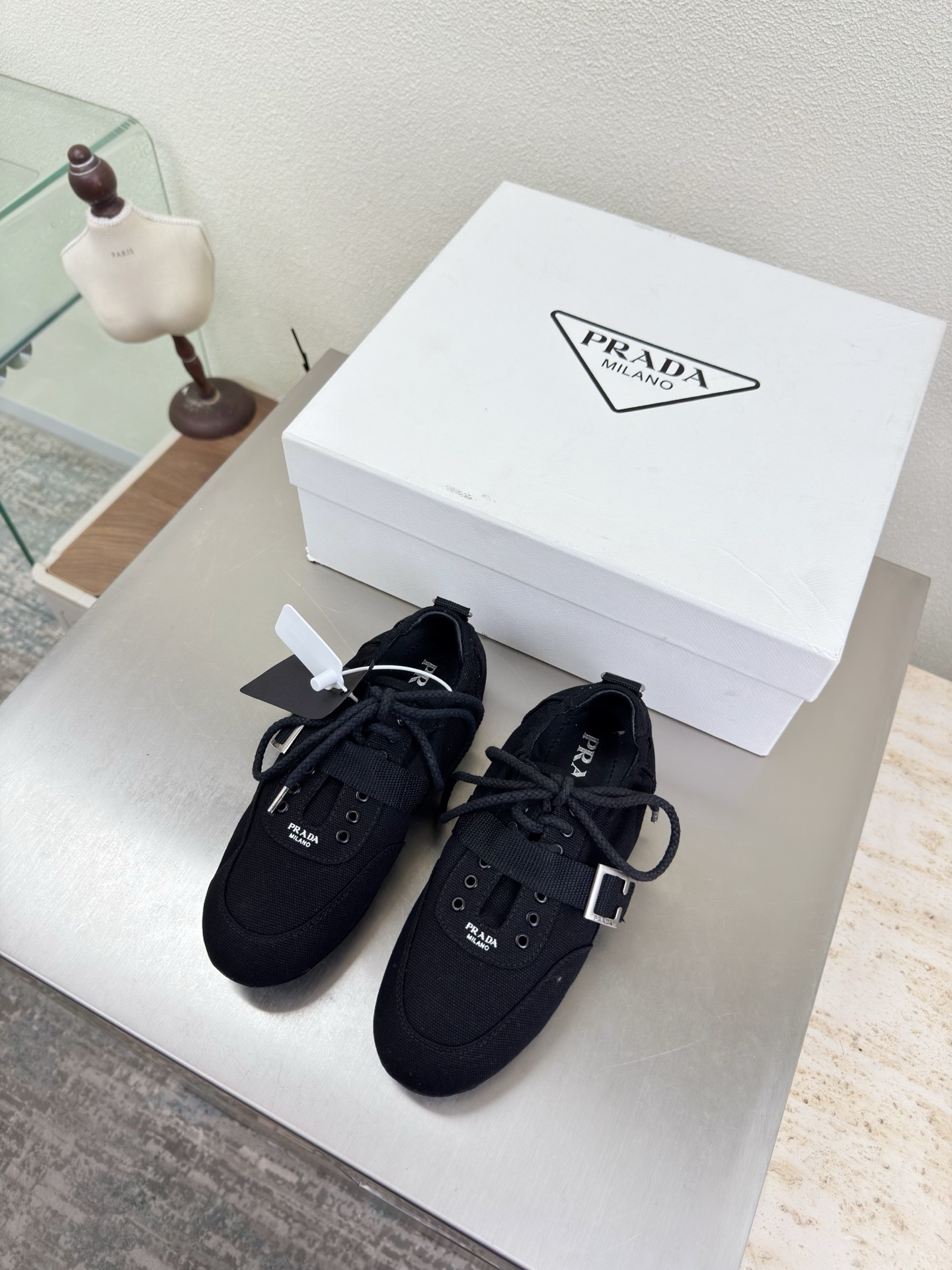 NO:750801,Prada washed canvas sneakers, excellent sense of relaxation, black PRADA outsole hand-stitched, pursuit of excellence in details, design lines, very stylish, simple and pure tones, original molding, comfortable and street-friendly ———————————————————— logo technology, leading the cutting edge, fabric, washed canvas, lining, lambskin, original molded outsole, yardage: 35 36 37 38 39 40 41 (40 41)  Order) Comes with full package, casual shoes/sports shoes, prada, prada, sneakers, sheepskin19860909Prada 普拉达 洗水帆布运动鞋 松弛感 绝佳 黑色 PRADA 大底手工串线 追求卓越细节 设计的线条 很有格调 简单纯粹得色调 原版开模 舒适炸街 ———————————————————— logo 工艺 引领前沿 面料 洗水帆布 内里 小羊皮 原版成型大底    码数35 36 37 38 39 40 41（40 41 订） 配全套包装,休闲鞋/运动鞋,prada,prada,sneakers,sheepskin,Women's Shoes