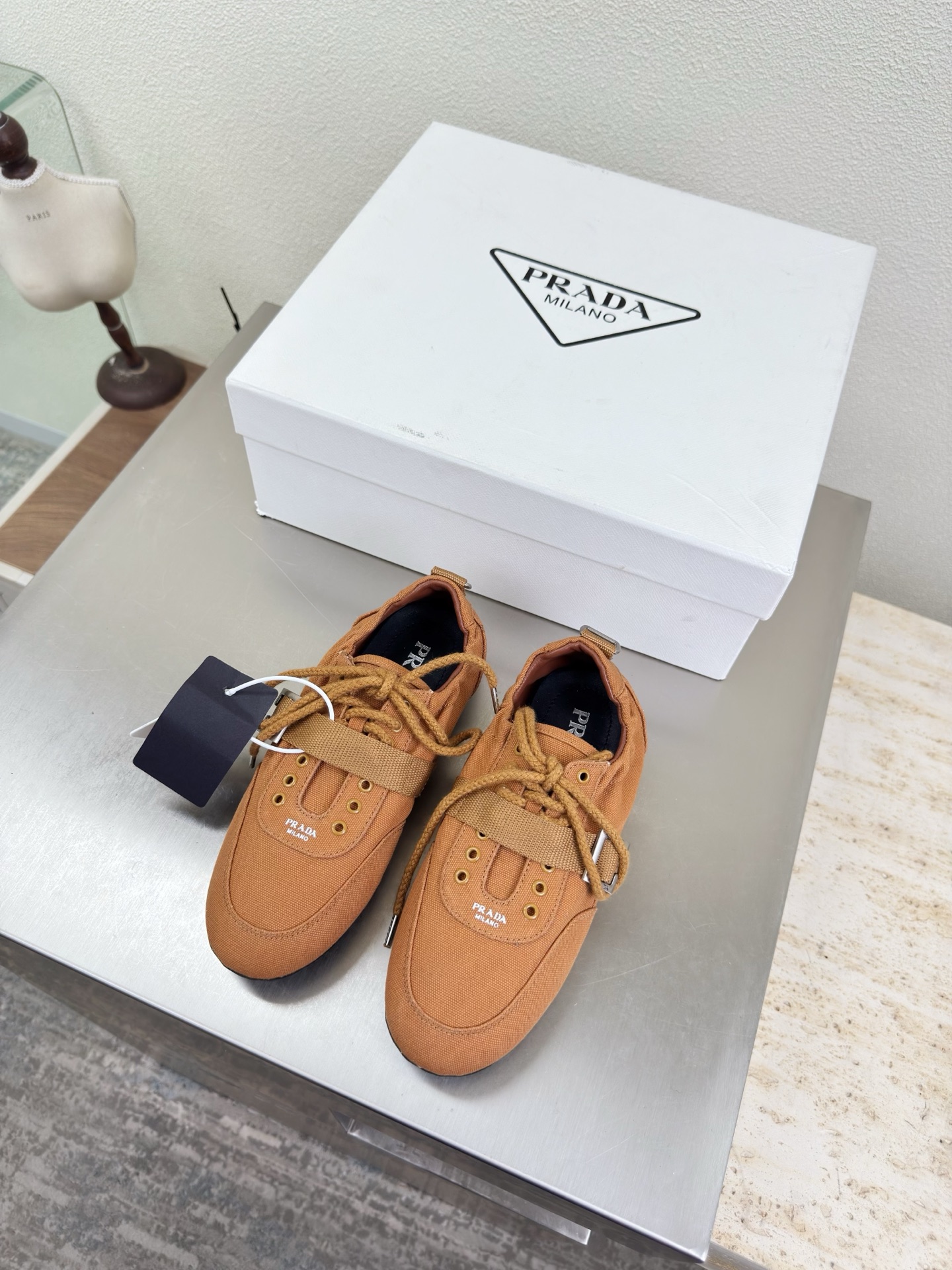 NO:750811,Prada washed canvas sneakers, excellent relaxation, brown PRADA outsole hand-stitched, pursuit of excellence in details, design lines, very stylish, simple and pure tones, original molding, comfortable and street-friendly ———————————————————— logo technology, leading the cutting edge, fabric, washed canvas, lining, lambskin, original molded outsole, yardage 35 36 37 38 39 40 41 (40 41)  Order) Comes with full package, casual shoes/sports shoes, prada, prada, sneakers, sheepskin19860909Prada 普拉达 洗水帆布运动鞋 松弛感 绝佳 棕色 PRADA 大底手工串线 追求卓越细节 设计的线条 很有格调 简单纯粹得色调 原版开模 舒适炸街 ———————————————————— logo 工艺 引领前沿 面料 洗水帆布 内里 小羊皮 原版成型大底    码数35 36 37 38 39 40 41（40 41 订） 配全套包装,休闲鞋/运动鞋,prada,prada,sneakers,sheepskin,Women's Shoes