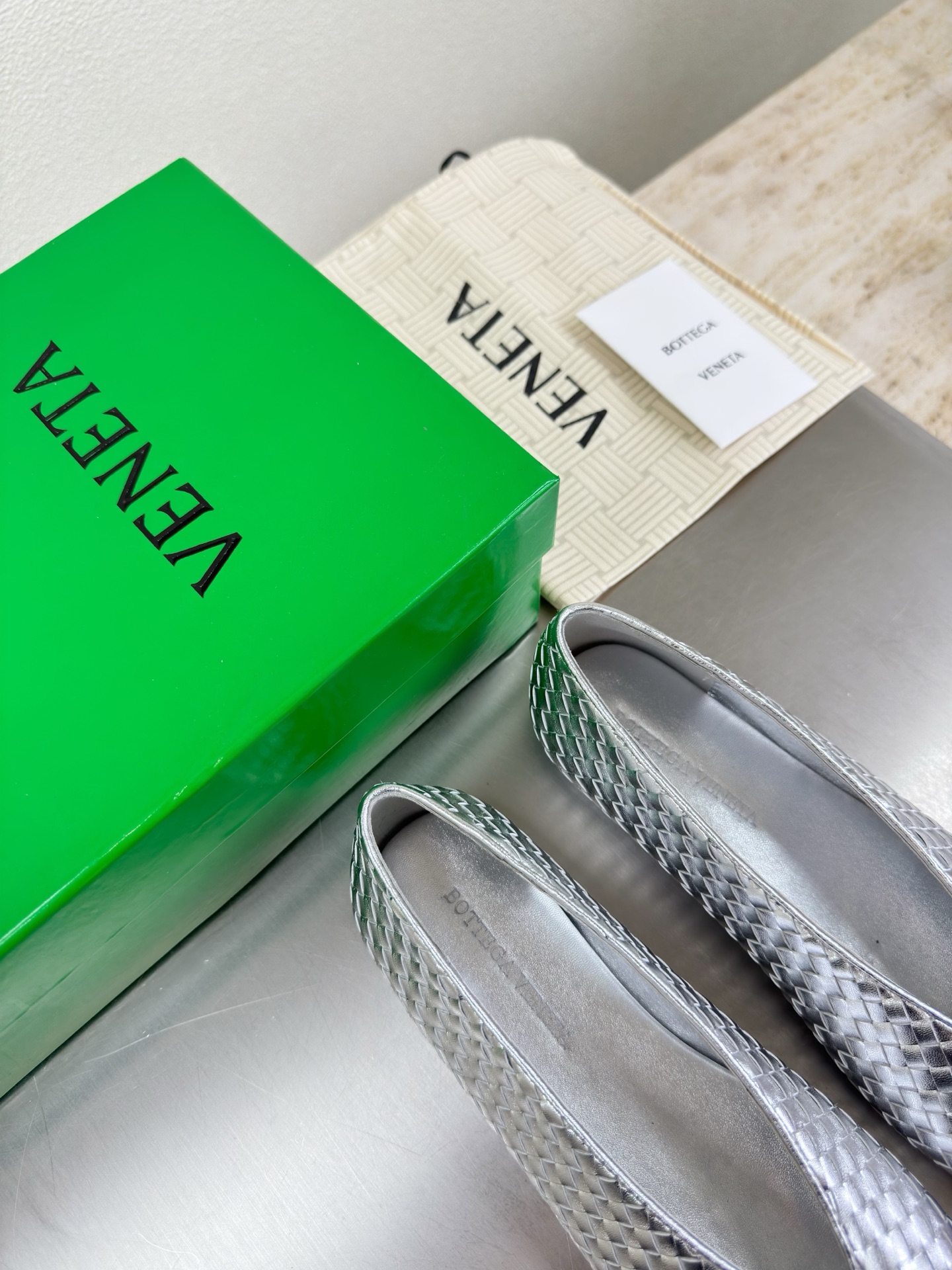 高版本出厂Bottega Veneta/BV F065 2026ss新款编织玛丽珍平底鞋乐福鞋 高定的配