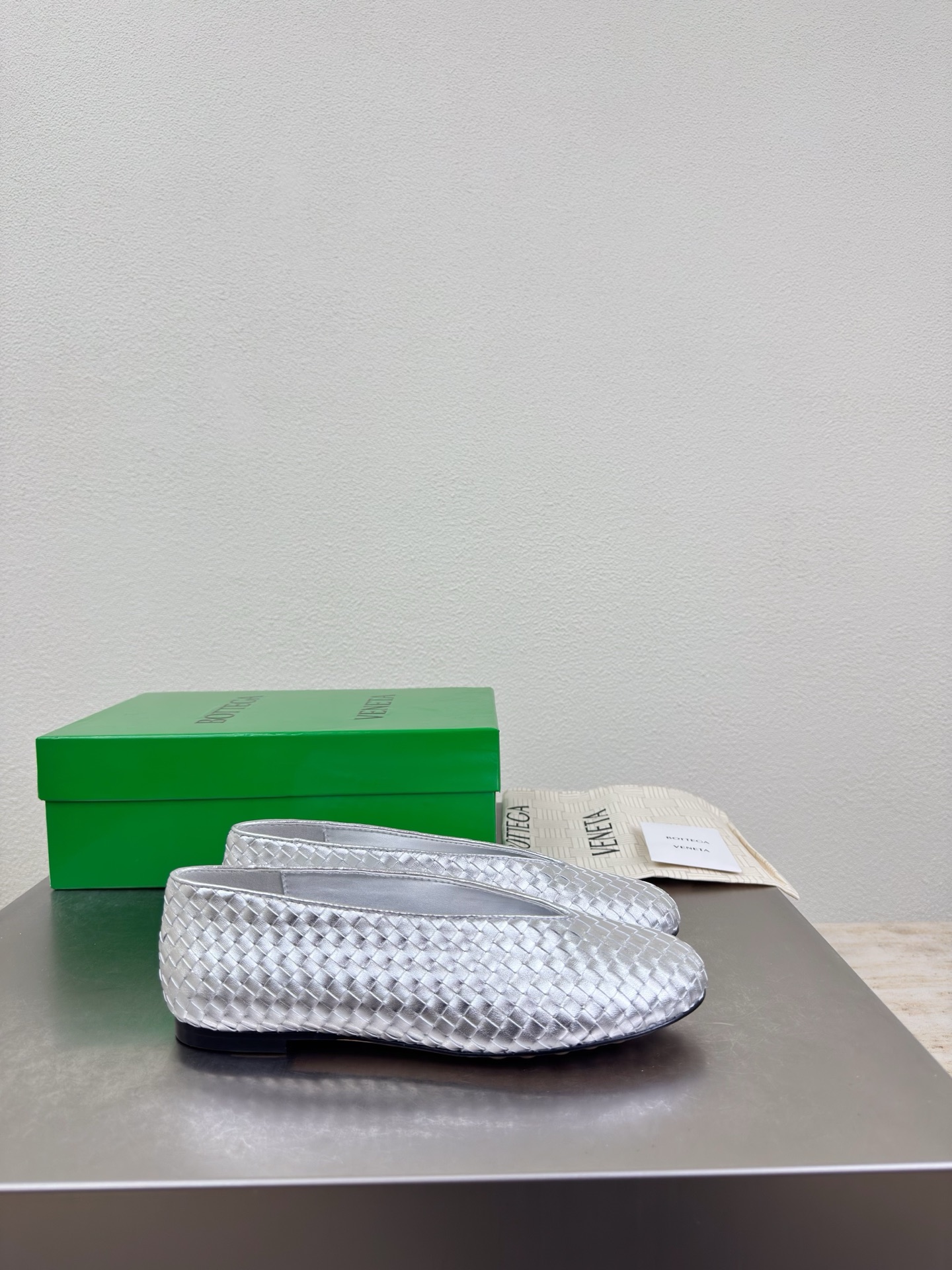 高版本出厂Bottega Veneta/BV F065 2026ss新款编织玛丽珍平底鞋乐福鞋 高定的配