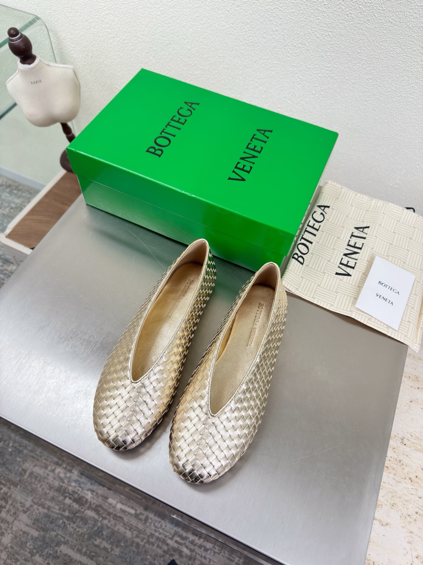 NO:759475,Hand-woven BV Rosa ballet shoes 3mm & 6mm Comfortable Soft Single Shoes Series Light gold Flat design Soft and comfortable Built-in feet Cloud-like comfort Hand-woven lace Inlaid shoe collar Super soft and comfortable This classic style is simply bv’s latest ceiling Colorful and versatile Hand-woven MM strips Collar piping process Hand-woven High-end and comfortable Fabric Hand-woven The foot-pad sheepskin lining is comfortable and high-end  The outsole uses Italian genuine leather outsole & injection molded rubber technology. Uses light dyeing technology to match the standard. Use original packaging. The shoe bag uses rubber logo printing technology. The most high-end in the market. Hot melt glue is used to shape the toe and heel. It is easy to rebound and does not deform. The upper stitching uses Italian computer sewing machine. Fine workmanship. Use original packaging. Treat customers sincerely. 35 36 37 38 39 40 41 42 (40 41)  42 customized),ballet shoes,bottega veneta,sheepskin,Leather soles19860909手工编织 BV Rosa 芭蕾舞鞋 3毫米&6毫米 舒适 柔软 单鞋系列 浅金 平底设计 柔软舒适 内置垫脚 云朵般舒适 手工编织花边 镶嵌鞋口 超级柔软舒适  这款经典款 简直bv最新天花板啦 彩色百搭  手工编织 毫米抽条 鞋口滚边工艺  手工编织而成 高档舒适 面料 手工编织而成  垫脚羊皮内里舒适高端 大底选用意大利真皮大底&注塑橡胶工艺 运用轻染工艺 对标对版 选用原版包装 鞋子布袋采用印胶logo工艺 市场最高端 采用热熔胶定型鞋头 后跟 易回弹不变形  鞋面车线选用意大利电脑针车 做工精细 选用原版包装 真心对待客人 35 36 37 38 39 40 41 42 （40 41 42 定制）,芭蕾舞鞋,bottega veneta,sheepskin,Leather soles,Women's Shoes