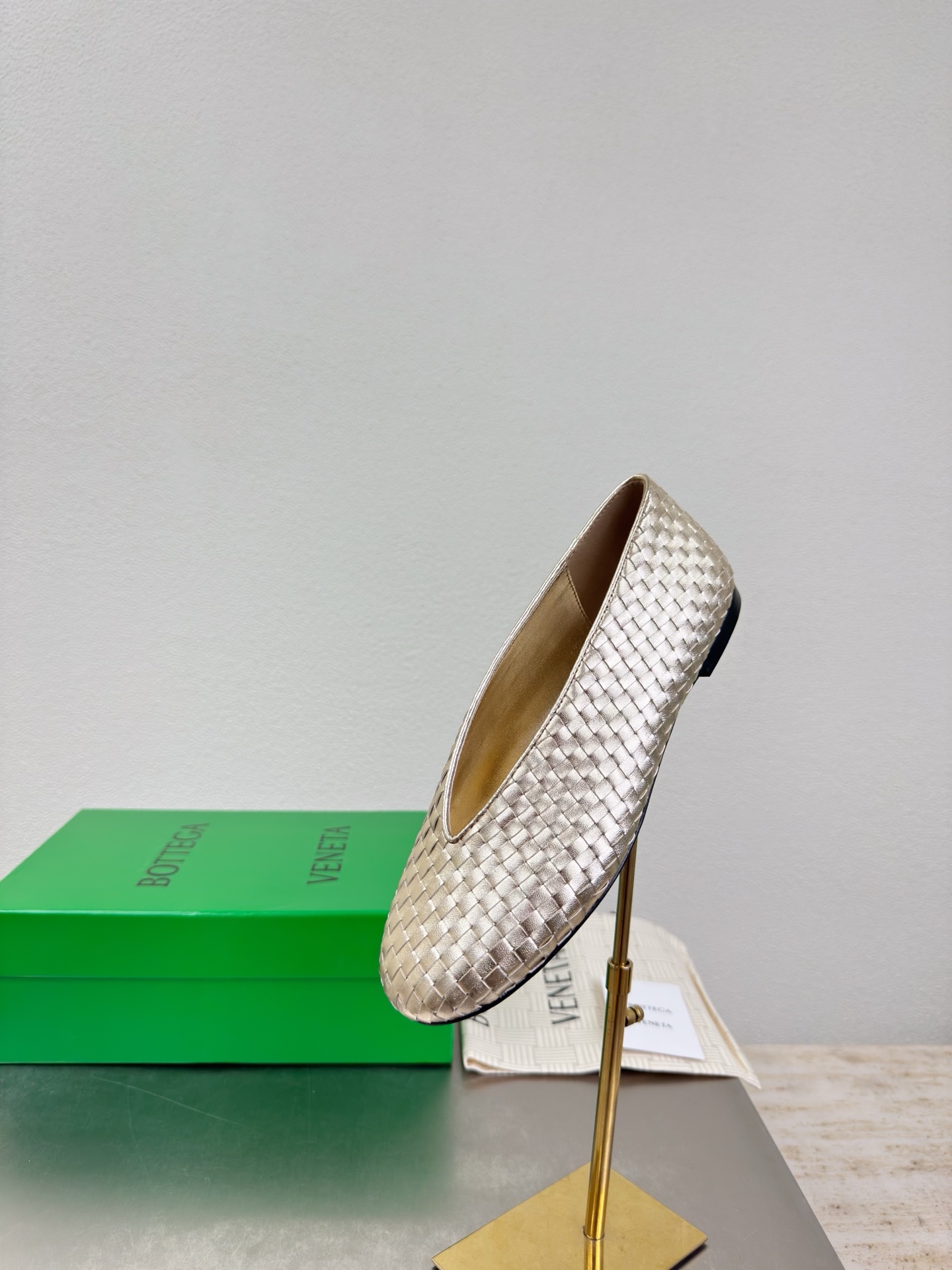 高版本出厂Bottega Veneta/BV F065 2026ss新款编织玛丽珍平底鞋乐福鞋 高定的配