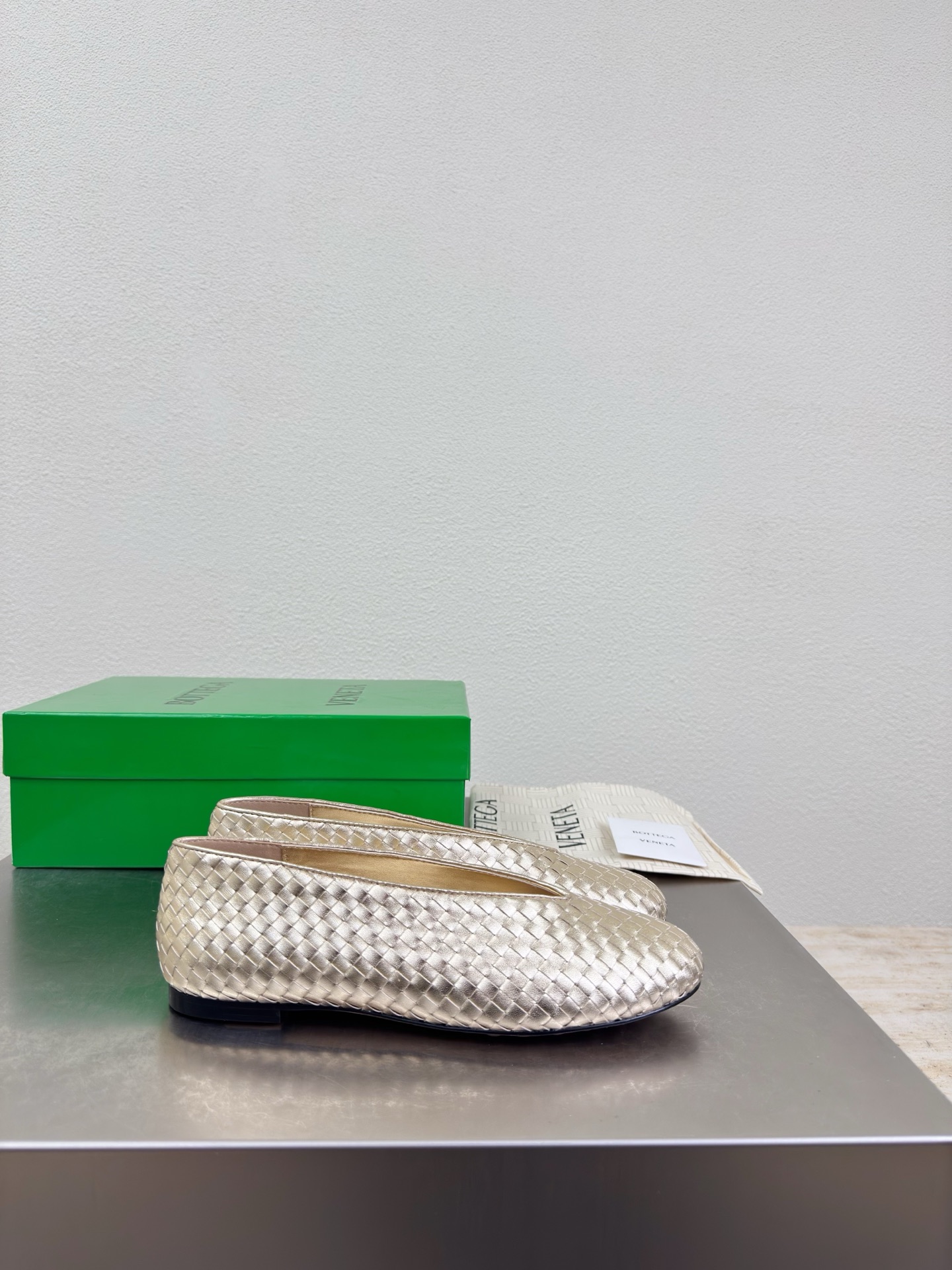 高版本出厂Bottega Veneta/BV F065 2026ss新款编织玛丽珍平底鞋乐福鞋 高定的配