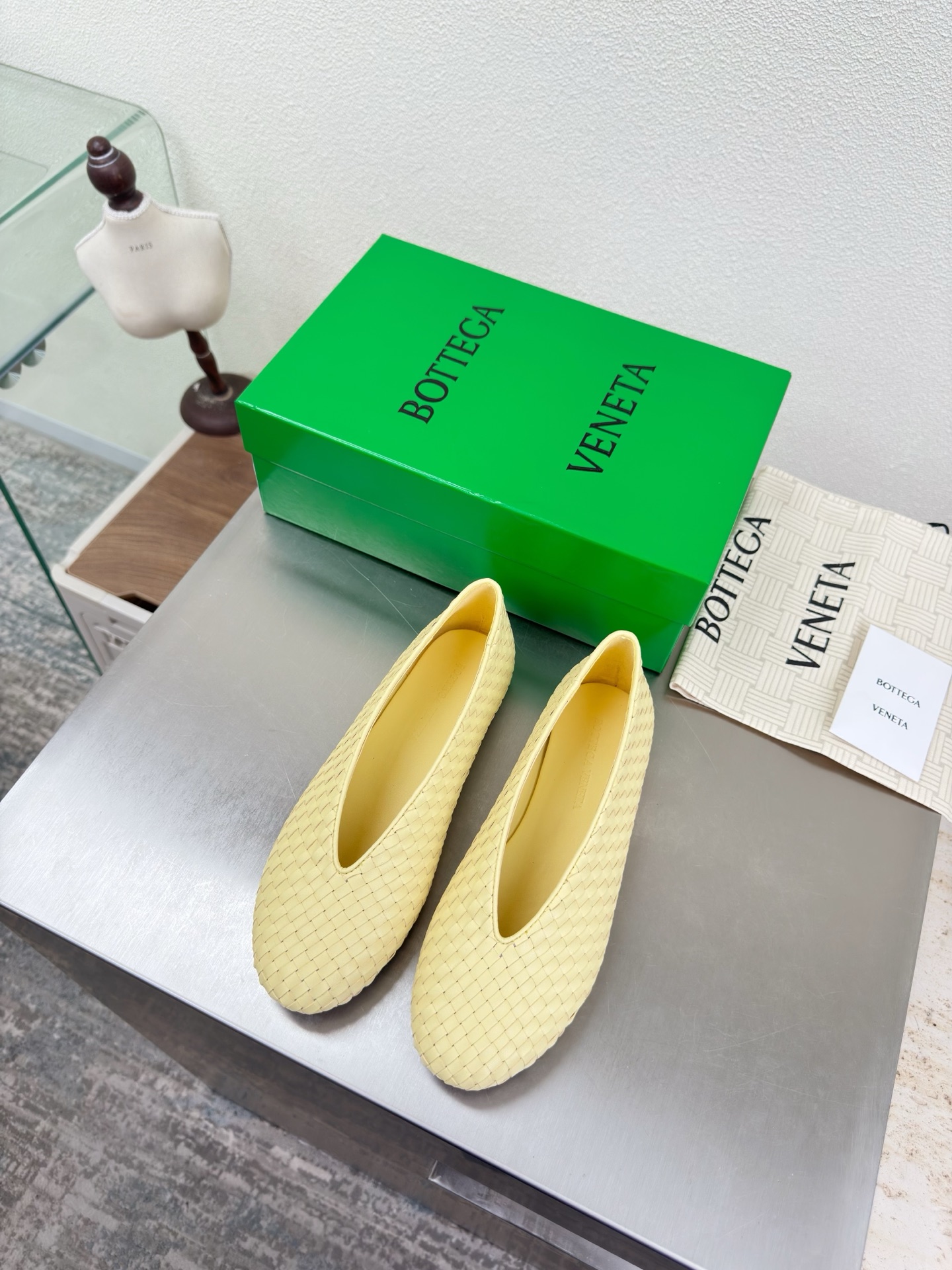 NO:759484,Hand-woven BV Rosa ballet shoes 3mm & 6mm Comfortable Soft Single Shoe Series Goose Yellow Flat design Soft and comfortable Built-in feet Cloud-like comfort Hand-woven lace Inlaid shoe collar Super soft and comfortable This classic style is simply BV’s latest ceiling Colorful and versatile Hand-woven MM strips Collar piping process Hand-woven High-end and comfortable Fabric Hand-woven The foot-pad sheepskin lining is comfortable and high-end  The outsole uses Italian genuine leather outsole & injection molded rubber technology. Uses light dyeing technology to match the standard. Use original packaging. The shoe bag uses rubber logo printing technology. The most high-end in the market. Hot melt glue is used to shape the toe and heel. It is easy to rebound and does not deform. The upper stitching uses Italian computer sewing machine. Fine workmanship. Use original packaging. Treat customers sincerely. 35 36 37 38 39 40 41 42 (40 41)  42 customized),ballet shoes,bottega veneta,sheepskin,Leather soles19860909手工编织 BV Rosa 芭蕾舞鞋 3毫米&6毫米 舒适 柔软 单鞋系列 鹅黄 平底设计 柔软舒适 内置垫脚 云朵般舒适 手工编织花边 镶嵌鞋口 超级柔软舒适  这款经典款 简直bv最新天花板啦 彩色百搭  手工编织 毫米抽条 鞋口滚边工艺  手工编织而成 高档舒适 面料 手工编织而成  垫脚羊皮内里舒适高端 大底选用意大利真皮大底&注塑橡胶工艺 运用轻染工艺 对标对版 选用原版包装 鞋子布袋采用印胶logo工艺 市场最高端 采用热熔胶定型鞋头 后跟 易回弹不变形  鞋面车线选用意大利电脑针车 做工精细 选用原版包装 真心对待客人 35 36 37 38 39 40 41 42 （40 41 42 定制）,芭蕾舞鞋,bottega veneta,sheepskin,Leather soles,Women's Shoes