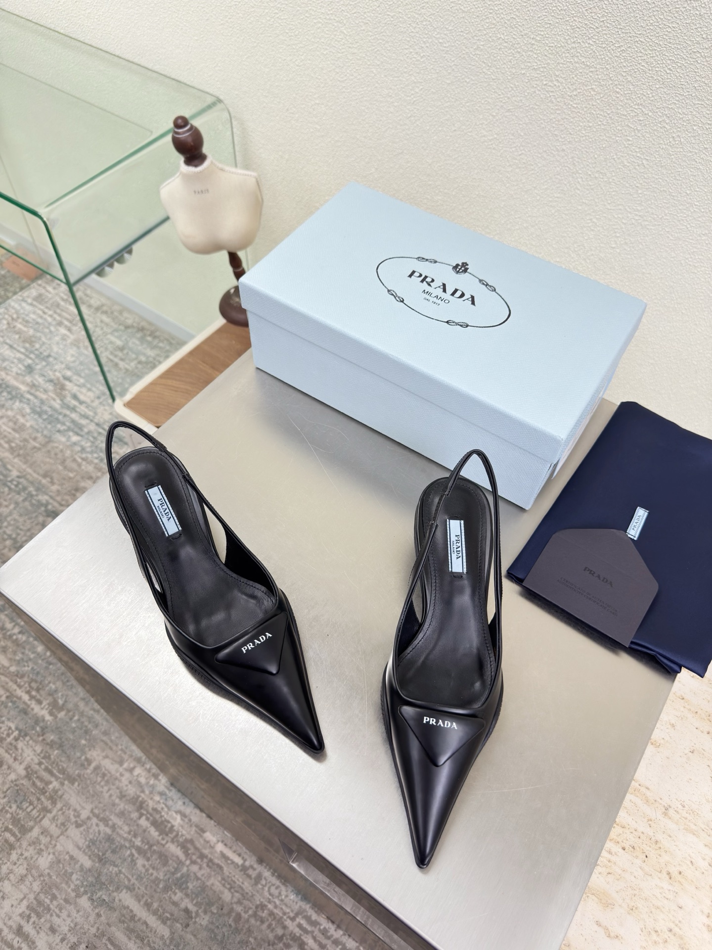 Prada Style Black Leather Women's Shoes style reference detail image 8 from source 784752