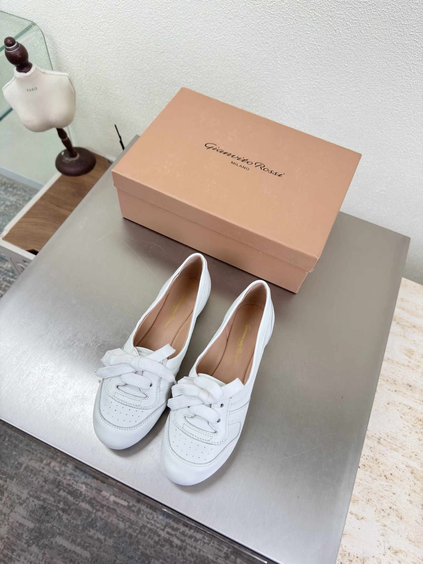 NO:788059,Gianvito Rossi Straps Bun Shoes Flat Series Classic White Lambskin A Super Versatile Single Product Fabric Lambskin Lining Made of lambskin Outsole Italian leather outsole Brand logo Decorated ballet shoes Size 34 35 36 37 38 39 40 41 42 (34 40 41 42  Customized), loafers, loafers, sheepskin, Leather soles19860909GianvitoRossi吉安维托罗西 绑带 包子鞋平底 系列经典 白色小羊皮 超级百搭的一款单品 面料 小羊皮 内里 选用小羊皮 大底意大利真皮大底  品牌logo 装饰芭蕾舞鞋 码数 34 35 36 37 38 39 40 41 42（34 40 41 42 定做）,乐福鞋,loafers,sheepskin,Leather soles,Women's Shoes