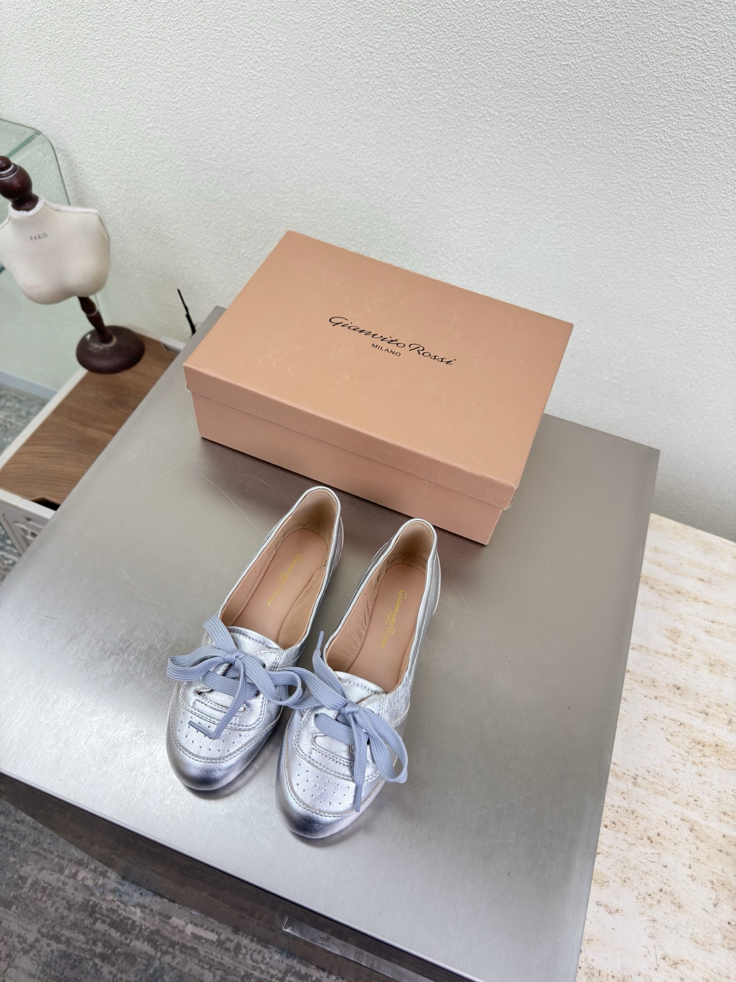 NO:788062,Gianvito Rossi Straps Bun Shoes Flat Series Classic Silver Lambskin Super versatile item Fabric Lambskin Lining Made of lambskin Outsole Italian leather outsole Brand logo Decorated ballet shoes Size 34 35 36 37 38 39 40 41 42 (34 40 41 42  Customized), loafers, loafers, sheepskin, Leather soles19860909GianvitoRossi吉安维托罗西 绑带 包子鞋平底 系列经典 银色 小羊皮 超级百搭的一款单品 面料 小羊皮 内里 选用小羊皮 大底意大利真皮大底  品牌logo 装饰芭蕾舞鞋 码数 34 35 36 37 38 39 40 41 42（34 40 41 42 定做）,乐福鞋,loafers,sheepskin,Leather soles,Women's Shoes
