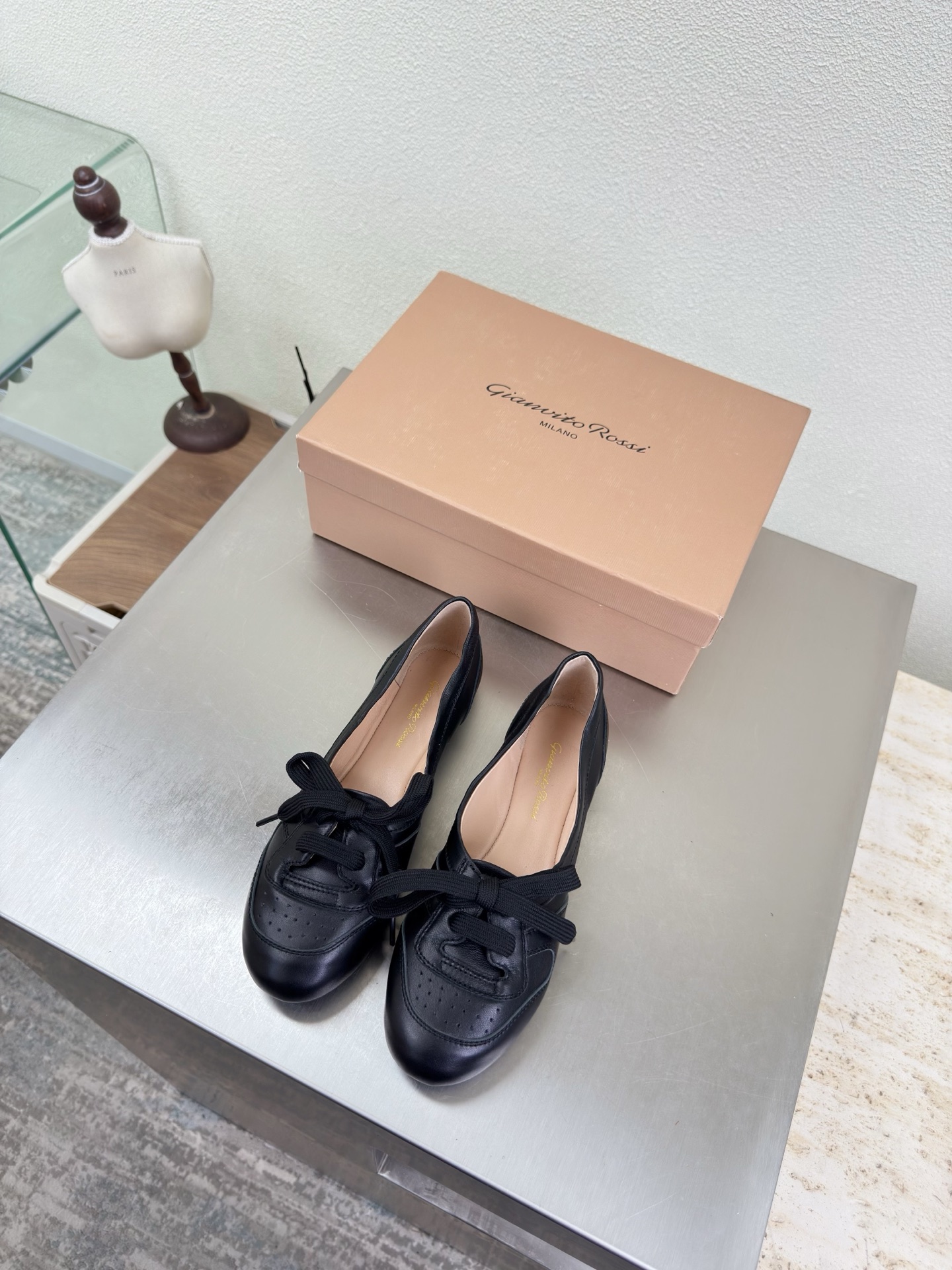 NO:788065,Gianvito Rossi Straps Bun Shoes Flat Series Classic Black Lambskin A Super Versatile Single Product Fabric Lambskin Lining Made of lambskin Outsole Italian leather outsole Brand logo Decorated ballet shoes Size 34 35 36 37 38 39 40 41 42 (34 40 41 42  Customized), loafers, loafers, sheepskin, Leather soles19860909GianvitoRossi吉安维托罗西 绑带 包子鞋平底 系列经典 黑色小羊皮 超级百搭的一款单品 面料 小羊皮 内里 选用小羊皮 大底意大利真皮大底  品牌logo 装饰芭蕾舞鞋 码数 34 35 36 37 38 39 40 41 42（34 40 41 42 定做）,乐福鞋,loafers,sheepskin,Leather soles,Women's Shoes