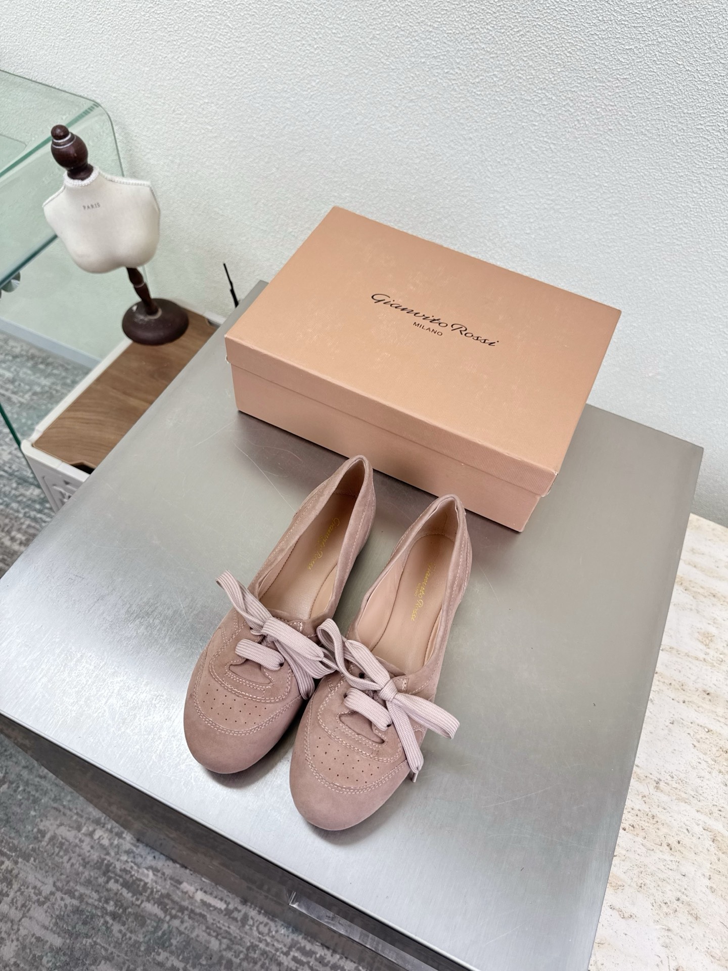 NO:788068,Gianvito Rossi Straps Bun Shoes Flat Series Classic Pink Sheep Suede Leather A Super Versatile Single Product Fabric Sheep Suede Leather Lining Made of lambskin Outsole Italian genuine leather Outsole Brand logo Decorated ballet shoes Size 34 35 36 37 38 39 40 41 42 (34 40 41 42  Customized), loafers, loafers, sheepskin, Leather soles19860909GianvitoRossi吉安维托罗西 绑带 包子鞋平底 系列经典 粉色羊反绒皮 超级百搭的一款单品 面料 羊反绒皮 内里 选用小羊皮 大底意大利真皮大底  品牌logo 装饰芭蕾舞鞋 码数 34 35 36 37 38 39 40 41 42（34 40 41 42 定做）,乐福鞋,loafers,sheepskin,Leather soles,Women's Shoes