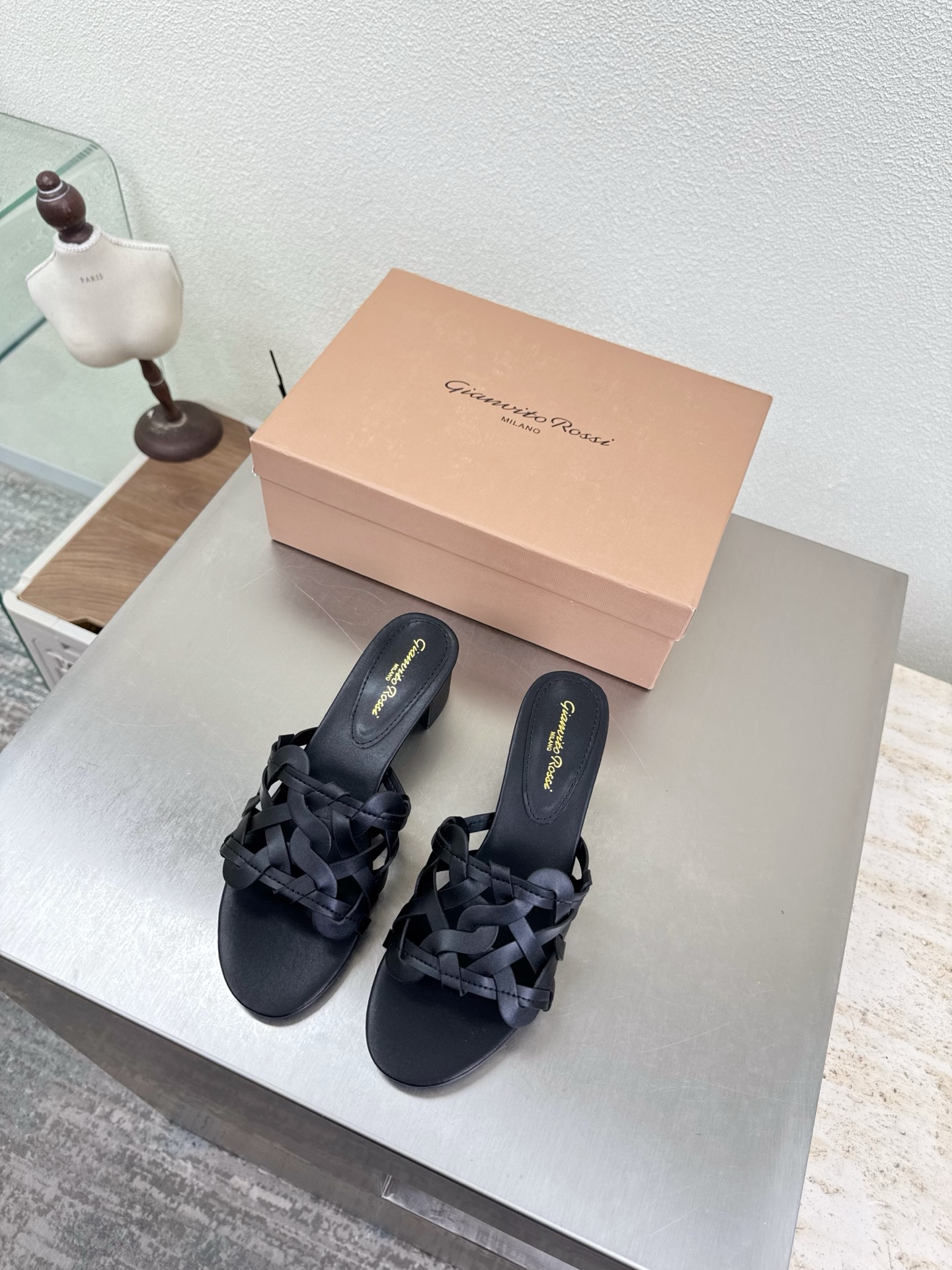 NO:788041,Gianvito Rossi mid-heel braided series classic black super versatile item lining made of lambskin outsole Italian leather outsole brand logo decorative ballet shoes size 34 35 36 37 38 39 40 41 42 (34 40 41 42 customized), slippers, slippers, sheepskin, Leather soles19860909GianvitoRossi吉安维托罗西 中跟 编织 系列经典 黑色 超级百搭的一款单品 内里 选用小羊皮 大底意大利真皮大底  品牌logo 装饰芭蕾舞鞋 码数 34 35 36 37 38 39 40 41 42（34 40 41 42 定做）,拖鞋,slippers,sheepskin,Leather soles,Women's Shoes