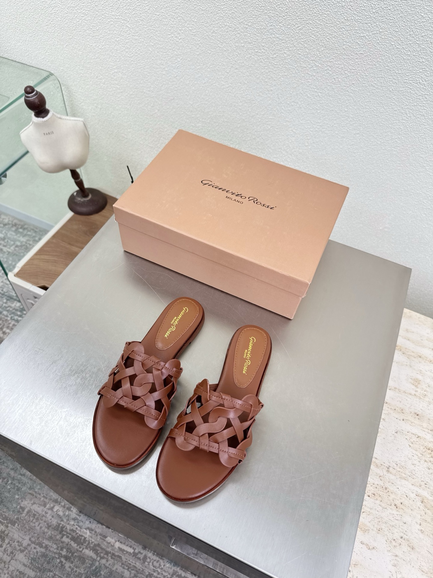 NO:788043,Gianvito Rossi flat braid series classic brown super versatile item lining made of lambskin outsole Italian leather outsole brand logo decorative ballet shoes size 34 35 36 37 38 39 40 41 42 (34 40 41 42 customized), slippers, slippers, sheepskin, Leather soles19860909GianvitoRossi吉安维托罗西 平底编织 系列经典 棕色 超级百搭的一款单品 内里 选用小羊皮 大底意大利真皮大底  品牌logo 装饰芭蕾舞鞋 码数 34 35 36 37 38 39 40 41 42（34 40 41 42 定做）,拖鞋,slippers,sheepskin,Leather soles,Women's Shoes