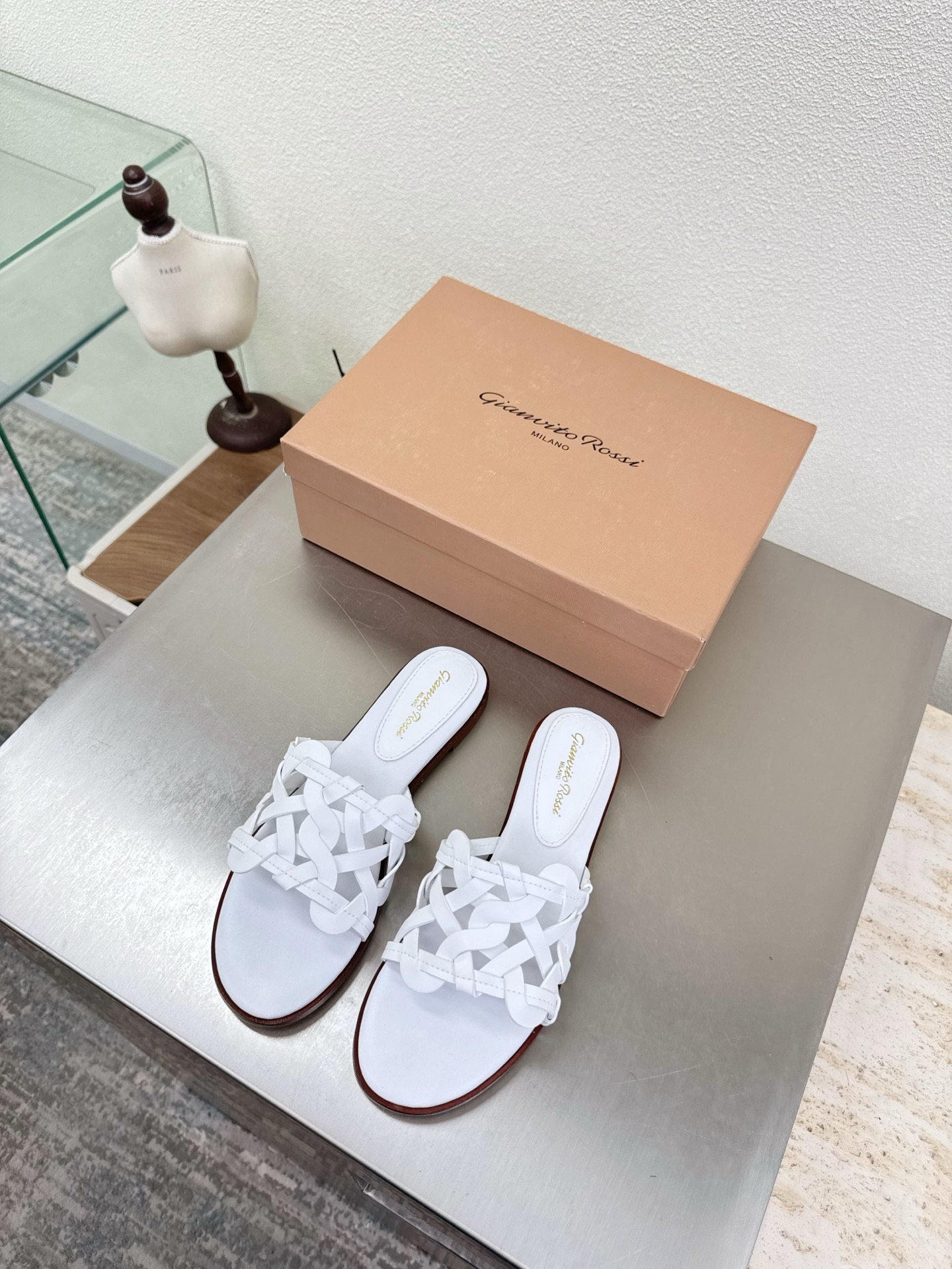 NO:788047,Gianvito Rossi flat woven series classic white super versatile item lining made of lambskin outsole Italian leather outsole brand logo decorative ballet shoes size 34 35 36 37 38 39 40 41 42 (34 40 41 42 customized), slippers, slippers, sheepskin, Leather soles19860909GianvitoRossi吉安维托罗西 平底 编织 系列经典 白色 超级百搭的一款单品 内里 选用小羊皮 大底意大利真皮大底  品牌logo 装饰芭蕾舞鞋 码数 34 35 36 37 38 39 40 41 42（34 40 41 42 定做）,拖鞋,slippers,sheepskin,Leather soles,Women's Shoes