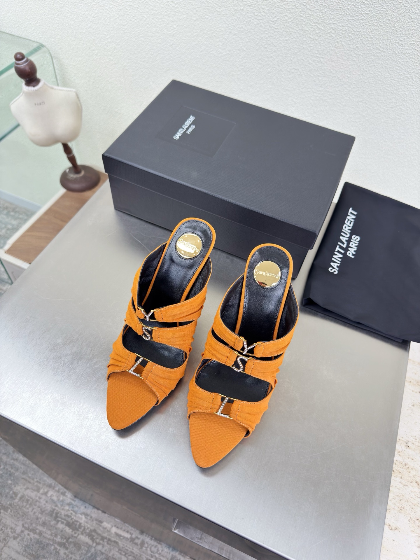 NO:789083,YSL high heels with pleat technology, diamond buckle logo 10.5 cm heel height, Yvette Saint Laurent logo, exquisite high heels, orange, original yarn material, poplar forest that understands women’s hearts best, beautiful shoes with no dead ends, supports the aura, noble temperament, imported sheepskin lining, close to the foot, comfortable, genuine leather outsole imported from Italy, size 35 36 37 38 39 40 41 42 (40  41 42 order) with counter packaging, high heels and slippers, saint laurent, saint laurent, saint laurent, high heels, slippers, sheepskin, Leather soles19860909YSL 高跟 褶皱工艺搭配 钻扣logo 10.5 cm 跟高 Yvette Saint Laurent圣罗兰logo 精致高跟  橘黄色 原版纱料 最懂女人心的杨树林 无死角的美鞋 撑起气场 气质高贵  进口羊皮内里 贴脚 舒适 意大利进口真皮大底  码数35 36 37 38 39 40 41 42 （40 41 42 订） 配专柜包装,高跟鞋拖鞋,saint laurent,saint laurent,saint laurent,high heels,slippers,sheepskin,Leather soles,Women's Shoes