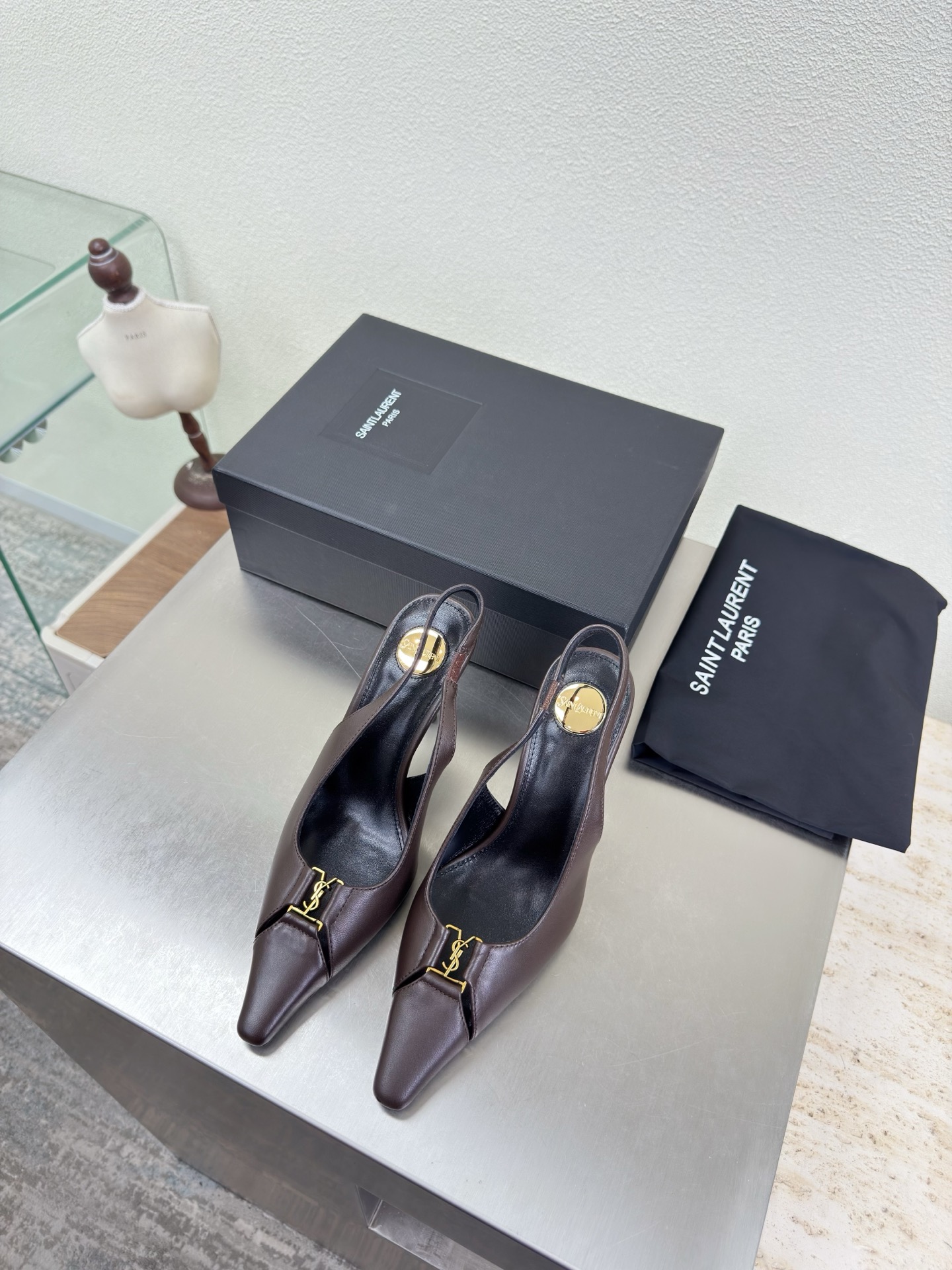 NO:789082,YSL high heels, hollow back, gold hardware fasteners, interspersed craftsmanship, 10.5 cm heel height, Yvette Saint Laurent logo, exquisite high heels, brown lambskin, poplar forest that understands women's hearts best, beautiful shoes with no dead ends, supporting aura, noble temperament, imported sheepskin lining, close to the foot, comfortable, genuine leather outsole imported from Italy, size 35 36 37 38 39 40 41 42  (Order 40 41 42) With counter packaging, high heels and sandals, saint laurent, saint laurent, saint laurent, sandals, high heels, sheepskin, Leather soles19860909YSL 高跟后空 金色五金扣件 穿插工艺 10.5 cm 跟高 Yvette Saint Laurent圣罗兰logo 精致高跟  咖啡色 小羊皮 最懂女人心的杨树林 无死角的美鞋 撑起气场 气质高贵  进口羊皮内里 贴脚 舒适 意大利进口真皮大底  码数35 36 37 38 39 40 41 42 （40 41 42 订） 配专柜包装,高跟鞋凉鞋,saint laurent,saint laurent,saint laurent,sandals,high heels,sheepskin,Leather soles,Women's Shoes