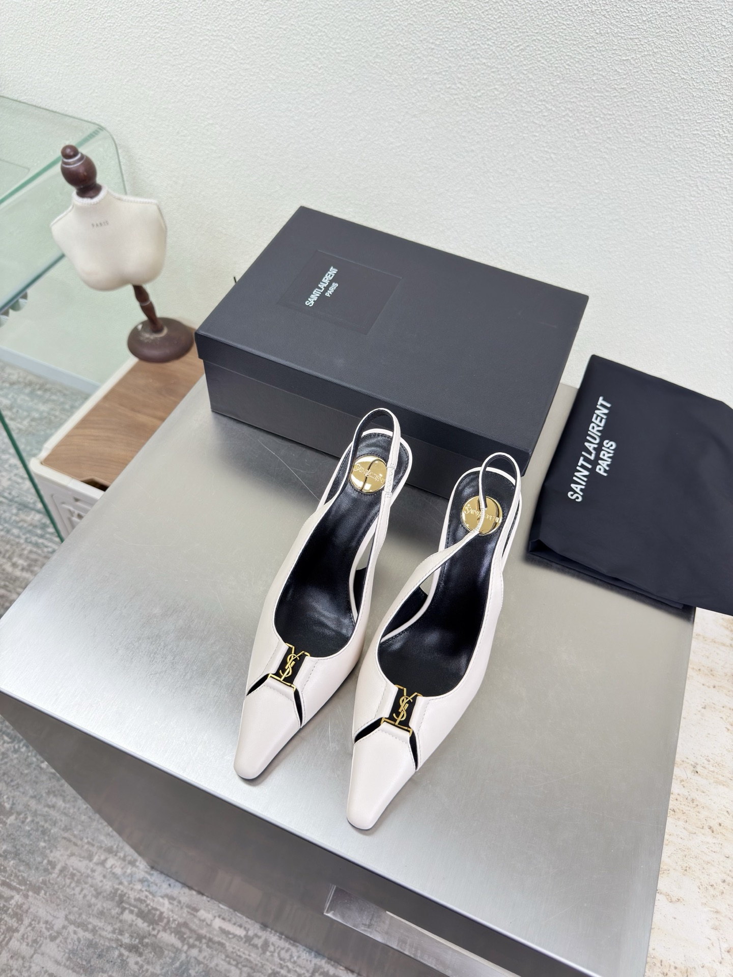 NO:789056,YSL high heels, hollow back, gold hardware fasteners, interspersed craftsmanship, 10.5 cm heel height, Yvette Saint Laurent logo, exquisite high heels, off-white lambskin, poplar forest that understands women’s hearts best, beautiful shoes with no dead ends, supporting aura, noble temperament, imported sheepskin lining, close to the foot, comfortable, genuine leather outsole imported from Italy, size 35 36 37 38 39 40 41 42  (Order 40 41 42) With counter packaging, high heels and sandals, saint laurent, saint laurent, saint laurent, sandals, high heels, sheepskin, Leather soles19860909YSL 高跟后空 金色五金扣件 穿插工艺 10.5 cm 跟高 Yvette Saint Laurent圣罗兰logo 精致高跟  米白色 小羊皮 最懂女人心的杨树林 无死角的美鞋 撑起气场 气质高贵  进口羊皮内里 贴脚 舒适 意大利进口真皮大底  码数35 36 37 38 39 40 41 42 （40 41 42 订） 配专柜包装,高跟鞋凉鞋,saint laurent,saint laurent,saint laurent,sandals,high heels,sheepskin,Leather soles,Women's Shoes