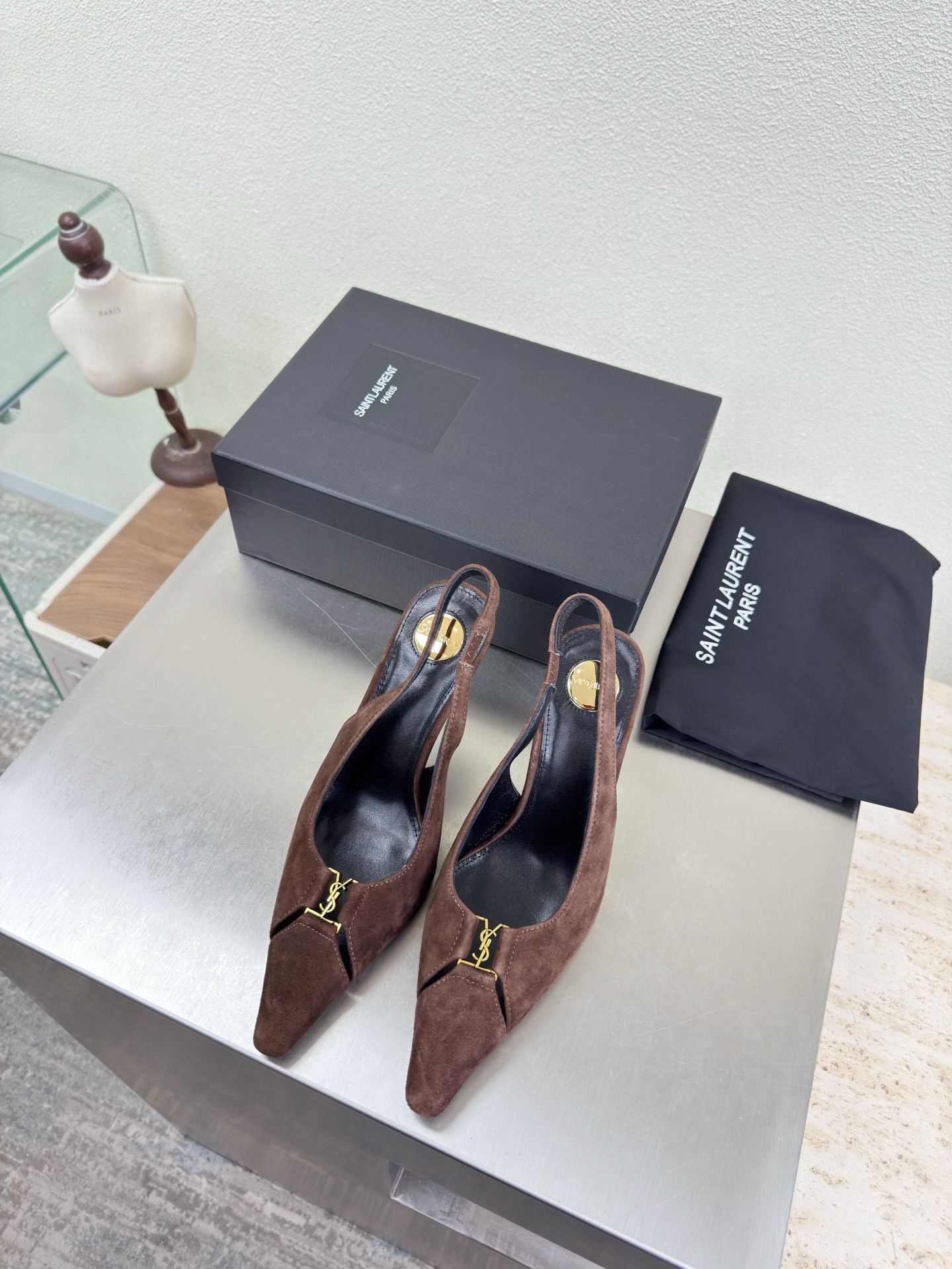 NO:789059,YSL high heels, hollow back, gold hardware fasteners, interspersed craftsmanship, 10.5 cm heel height, Yvette Saint Laurent logo, exquisite high heels, brown, sheep suede leather, poplar forest that understands women’s hearts best, beautiful shoes with no dead ends, supporting aura, noble temperament, imported sheepskin lining, foot-fitting, comfortable, genuine leather outsole imported from Italy, size 35 36 37 38 39 40 41 42  (Order 40 41 42) With counter packaging, high heels and sandals, saint laurent, saint laurent, saint laurent, sandals, high heels, sheepskin, Leather soles19860909YSL 高跟后空 金色五金扣件 穿插工艺 10.5 cm 跟高 Yvette Saint Laurent圣罗兰logo 精致高跟  咖啡色 羊反绒皮 最懂女人心的杨树林 无死角的美鞋 撑起气场 气质高贵  进口羊皮内里 贴脚 舒适 意大利进口真皮大底  码数35 36 37 38 39 40 41 42 （40 41 42 订） 配专柜包装,高跟鞋凉鞋,saint laurent,saint laurent,saint laurent,sandals,high heels,sheepskin,Leather soles,Women's Shoes