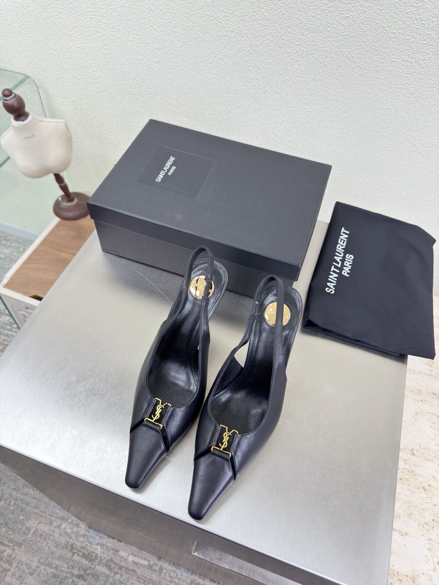 NO:789062,YSL high heels, hollow back, gold hardware fasteners, interspersed craftsmanship, 10.5 cm heel height, Yvette Saint Laurent logo, exquisite high heels, black lambskin, poplar forest that understands women's hearts best, beautiful shoes with no dead ends, supporting aura, noble temperament, imported sheepskin lining, close to the foot, comfortable, genuine leather outsole imported from Italy, size 35 36 37 38 39 40 41 42  (Order 40 41 42) With counter packaging, high heels and sandals, saint laurent, saint laurent, saint laurent, sandals, high heels, sheepskin, Leather soles19860909YSL 高跟后空 金色五金扣件 穿插工艺 10.5 cm 跟高 Yvette Saint Laurent圣罗兰logo 精致高跟  黑色 小羊皮 最懂女人心的杨树林 无死角的美鞋 撑起气场 气质高贵  进口羊皮内里 贴脚 舒适 意大利进口真皮大底  码数35 36 37 38 39 40 41 42 （40 41 42 订） 配专柜包装,高跟鞋凉鞋,saint laurent,saint laurent,saint laurent,sandals,high heels,sheepskin,Leather soles,Women's Shoes