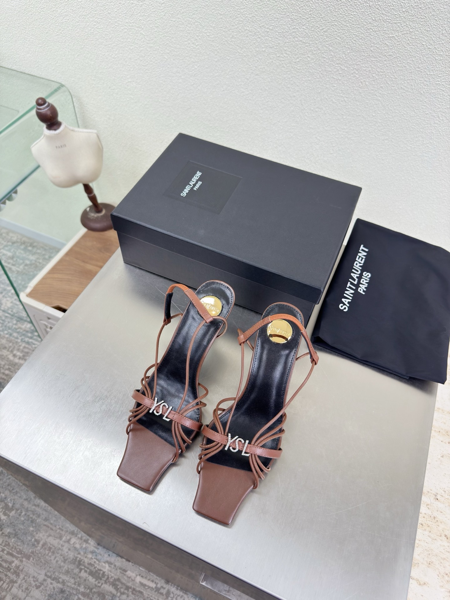 NO:789076,YSL Knot Series Sandals 8.5 cm Heel Height Yvette Saint Laurent Yves Saint Laurent Logo Exquisite Medium Heel Brown The poplar forest that understands women’s hearts best Beautiful shoes with no dead ends Support your aura Noble temperament Imported sheepskin lining Fits your feet Comfortable Italian imported genuine leather outsole Size 35 36 37 38 39 40 41 42 (order 40 41 42)  With counter packaging, high heels and sandals, saint laurent, saint laurent, saint laurent, sandals, high heels, sheepskin, Leather soles19860909YSL 绳结系列 凉鞋 8.5 cm 跟高 Yvette Saint Laurent圣罗兰logo 精致 中跟  咖啡色 最懂女人心的杨树林 无死角的美鞋 撑起气场 气质高贵  进口羊皮内里 贴脚 舒适 意大利进口真皮大底  码数35 36 37 38 39 40 41 42 （40 41 42 订） 配专柜包装,高跟鞋凉鞋,saint laurent,saint laurent,saint laurent,sandals,high heels,sheepskin,Leather soles,Women's Shoes