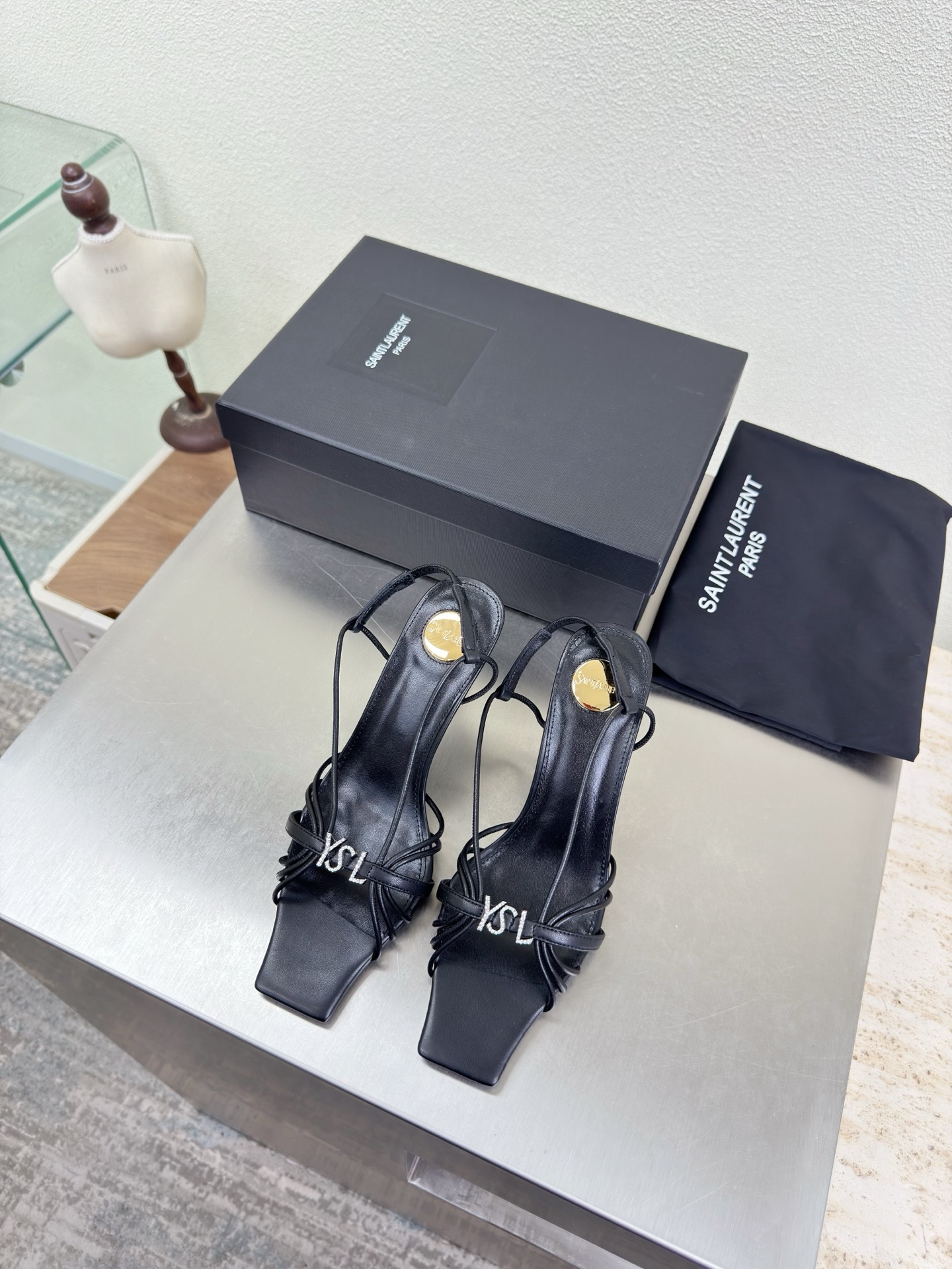 NO:789079,YSL Knot Series Sandals 8.5 cm Heel Height Yvette Saint Laurent Yves Saint Laurent Logo Exquisite Medium Heel Black The poplar forest that understands women’s hearts best Beautiful shoes with no dead ends Support your aura and noble temperament Imported sheepskin lining Fits your feet Comfortable Italian imported genuine leather outsole Size 35 36 37 38 39 40 41 42 (order 40 41 42)  With counter packaging, high heels and sandals, saint laurent, saint laurent, saint laurent, sandals, high heels, sheepskin, Leather soles19860909YSL 绳结系列 凉鞋 8.5 cm 跟高 Yvette Saint Laurent圣罗兰logo 精致 中跟  黑色 最懂女人心的杨树林 无死角的美鞋 撑起气场 气质高贵  进口羊皮内里 贴脚 舒适 意大利进口真皮大底  码数35 36 37 38 39 40 41 42 （40 41 42 订） 配专柜包装,高跟鞋凉鞋,saint laurent,saint laurent,saint laurent,sandals,high heels,sheepskin,Leather soles,Women's Shoes