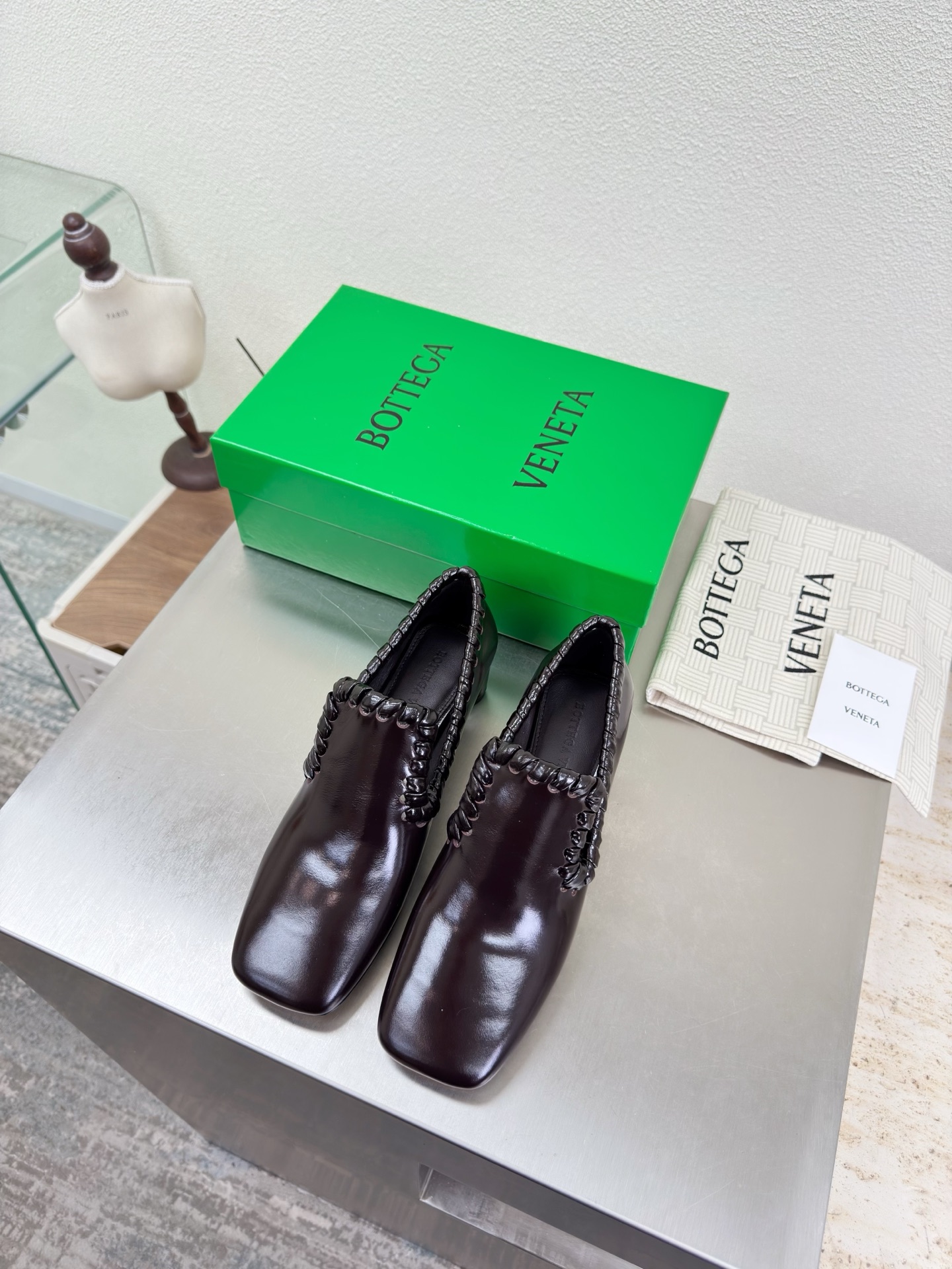 NO:789164,BV women's Sabato high heels Leather craftsmanship at the shoe collar High-end coffee Italian brown High-end stripe craftsmanship Hand-woven BV This classic model is simply BV's latest ceiling Genuine leather Hand-woven Versatility Heel outer sealing technology Heavy industry product Time-consuming Hand-woven High-end comfort The fabric is made of high-quality butter leather The foot padding sheepskin lining is comfortable and high-end The outsole is made of Italian genuine leather Use light dyeing technology to match the standard version Use the original packaging  The shoe bags are printed with glue logo technology, the most high-end in the market. Hot melt glue is used to shape the toe and heel. It is easy to rebound and does not deform. Italian computer needle machines are used for the upper stitching. The workmanship is fine. Original packaging is used. Three-in-one box. Treat customers sincerely. Women's model 35 36 37 38 39 40 41 42 (40 41 42 customized), loafers, high heels, bottega veneta, loafers, high  heels,sheepskin,leather soles19860909BV 女士Sabato高跟鞋 鞋口穿皮工艺 高级 咖啡 意式棕 高级 穿条工艺 手工编织 BV 这款经典款 简直bv最新天花板啦 真皮 手工编织 百搭 鞋跟外合油边工艺 重工产品 耗费工时 手工编织而成 高档舒适 面料选用优质牛油皮  垫脚羊皮内里舒适高端 大底选用意大利真皮大底 运用轻染工艺 对标对版 选用原版包装 鞋子布袋采用印胶logo工艺 市场最高端 采用热熔胶定型鞋头 后跟 易回弹不变形  鞋面车线选用意大利电脑针车 做工精细 选用原版包装 三合一盒子 真心对待客人 女款 35 36 37 38 39 40 41 42（40 41 42定制）,乐福鞋高跟鞋,bottega veneta,loafers,high heels,sheepskin,Leather soles,Women's Shoes