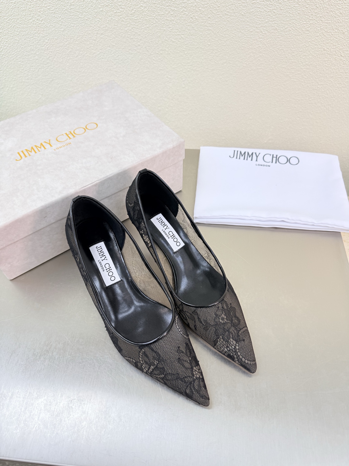 NO:789914,JC Mid Heel Lace Mesh Shoes Series Lace JimmyChoo Black Collins Store Mid Heel 6.5cm Sexy and Charming Jimmy Choo Diamond Buckle Series Classic Recently many babies have come to the Collins Street store to express their love for this series! They are also currently displayed in the window as a treasure of the store. I believe all the babies passing by the Collins Street store have seen it. Lace mesh material, lambskin lining, Italian leather outsole, equipped with boutique packaging 35 36 37 38  39 40 41 41 42 (40 41 42 customized),sandals,jimmy choo,sandals,sheepskin,Leather soles19860909JC 中跟 蕾丝网 单鞋 系列 蕾丝 JimmyChoo 黑色 Collins Store  中跟6.5cm 性感迷人 Jimmy Choo 钻扣系列经典之作 最近好多宝宝来到Collins Street店来表白这个系列!他们也作为镇店之宝目前摆在橱窗 相信路过Collins Street店的宝宝都有看到过哦   蕾丝网料  小羊皮内里 意大利真皮大底 配置精品包装 35 36 37 38 39 40 41 41 42（40 41 42 定制）,凉鞋单鞋,jimmy choo,sandals,sheepskin,Leather soles,Women's Shoes