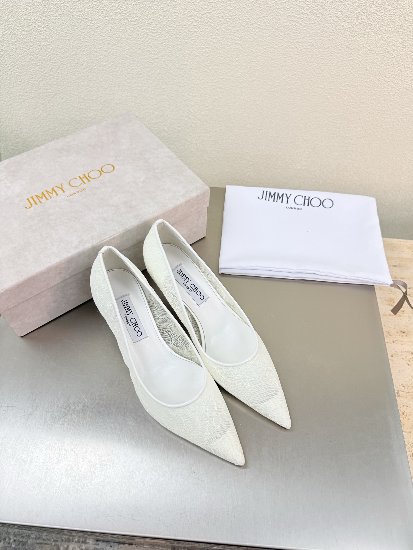 NO:789917,JC Mid Heel Lace Mesh Shoes Series Lace JimmyChoo White Collins Store Mid Heel 6.5cm Sexy and Charming Jimmy Choo Diamond Buckle Series Classic Recently many babies have come to the Collins Street store to express their love for this series! They are also currently displayed in the window as a treasure of the store. I believe all the babies passing by the Collins Street store have seen it. Lace mesh material, lambskin lining, Italian leather outsole, equipped with boutique packaging 35 36 37 38  39 40 41 41 42 (40 41 42 customized),sandals,jimmy choo,sandals,sheepskin,Leather soles19860909JC 中跟 蕾丝网 单鞋 系列 蕾丝 JimmyChoo 白色 Collins Store  中跟6.5cm 性感迷人 Jimmy Choo 钻扣系列经典之作 最近好多宝宝来到Collins Street店来表白这个系列!他们也作为镇店之宝目前摆在橱窗 相信路过Collins Street店的宝宝都有看到过哦   蕾丝网料  小羊皮内里 意大利真皮大底 配置精品包装 35 36 37 38 39 40 41 41 42（40 41 42 定制）,凉鞋单鞋,jimmy choo,sandals,sheepskin,Leather soles,Women's Shoes