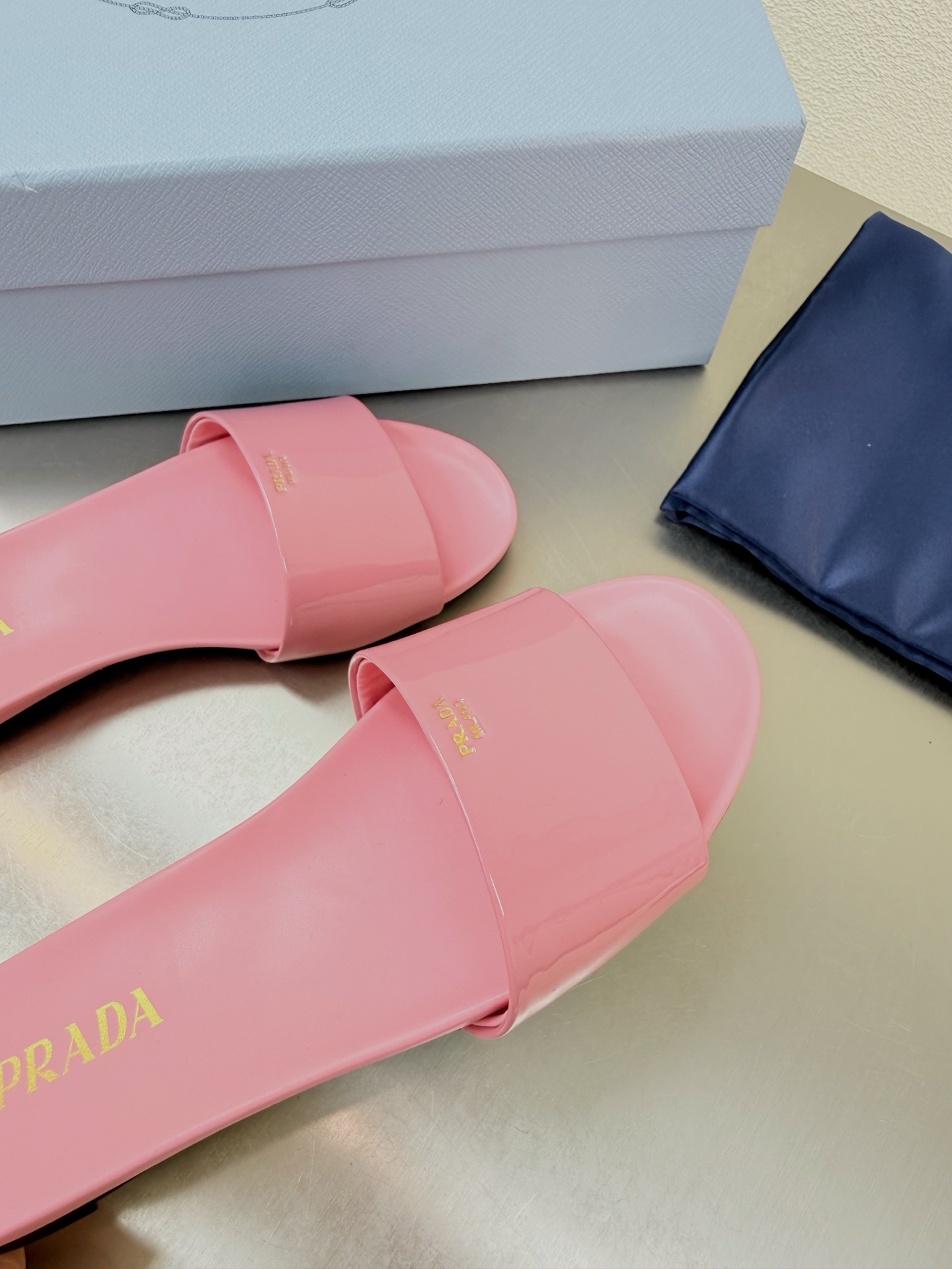 Prada Style Pink Leather Women's Shoes style reference detail image 3 from source 784755