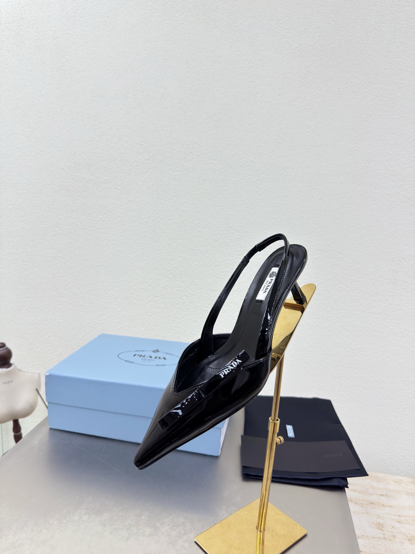 Prada Style Black Leather Women's Shoes style reference detail image 9 from source 784758