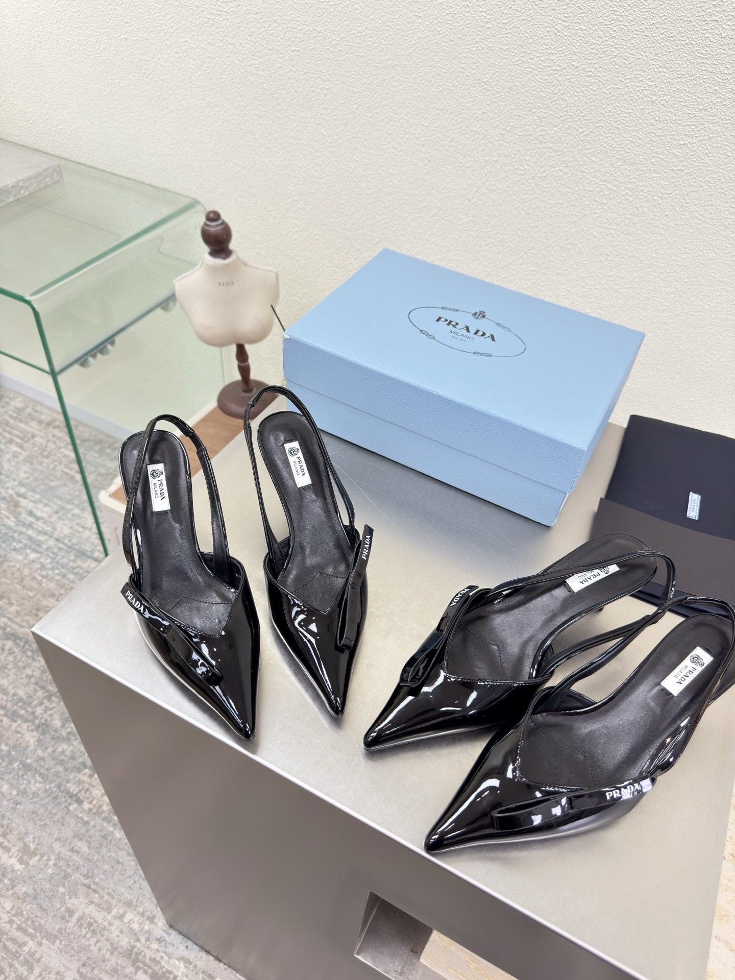 Prada Style Black Leather Women's Shoes style reference detail image 4 from source 784758
