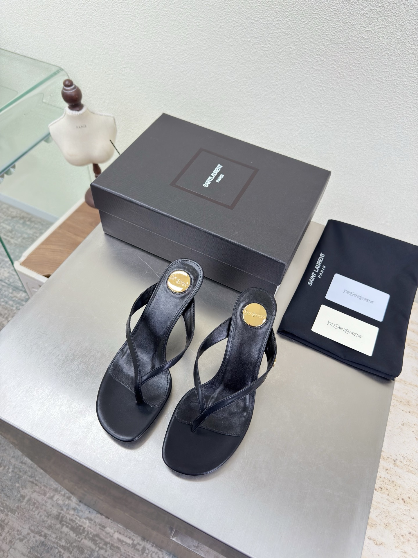 NO:781542,YSL Side Exquisite Painted logo Accessories Yvette Saint Laurent Saint Laurent logo Black Exquisite butter leather The poplar forest that understands women's hearts best Beautiful shoes with no blind spots Support the aura Noble temperament Imported sheepskin lining Fits the feet Comfortable Italian imported genuine leather outsole Size 35 36 37 38 39 40 41 (order 40 41) Comes with counter packaging, split-toe shoes, saint  laurent,saint laurent,saint laurent,sheepskin,Leather soles19860909YSL 侧精致 烤漆logo 配件 Yvette Saint Laurent圣罗兰logo 黑色 精致  牛油皮 最懂女人心的杨树林 无死角的美鞋 撑起气场 气质高贵  进口羊皮内里 贴脚 舒适 意大利进口真皮大底  码数35 36 37 38 39 40 41 （40 41 订） 配专柜包装,分趾鞋,saint laurent,saint laurent,saint laurent,sheepskin,Leather soles,Women's Shoes