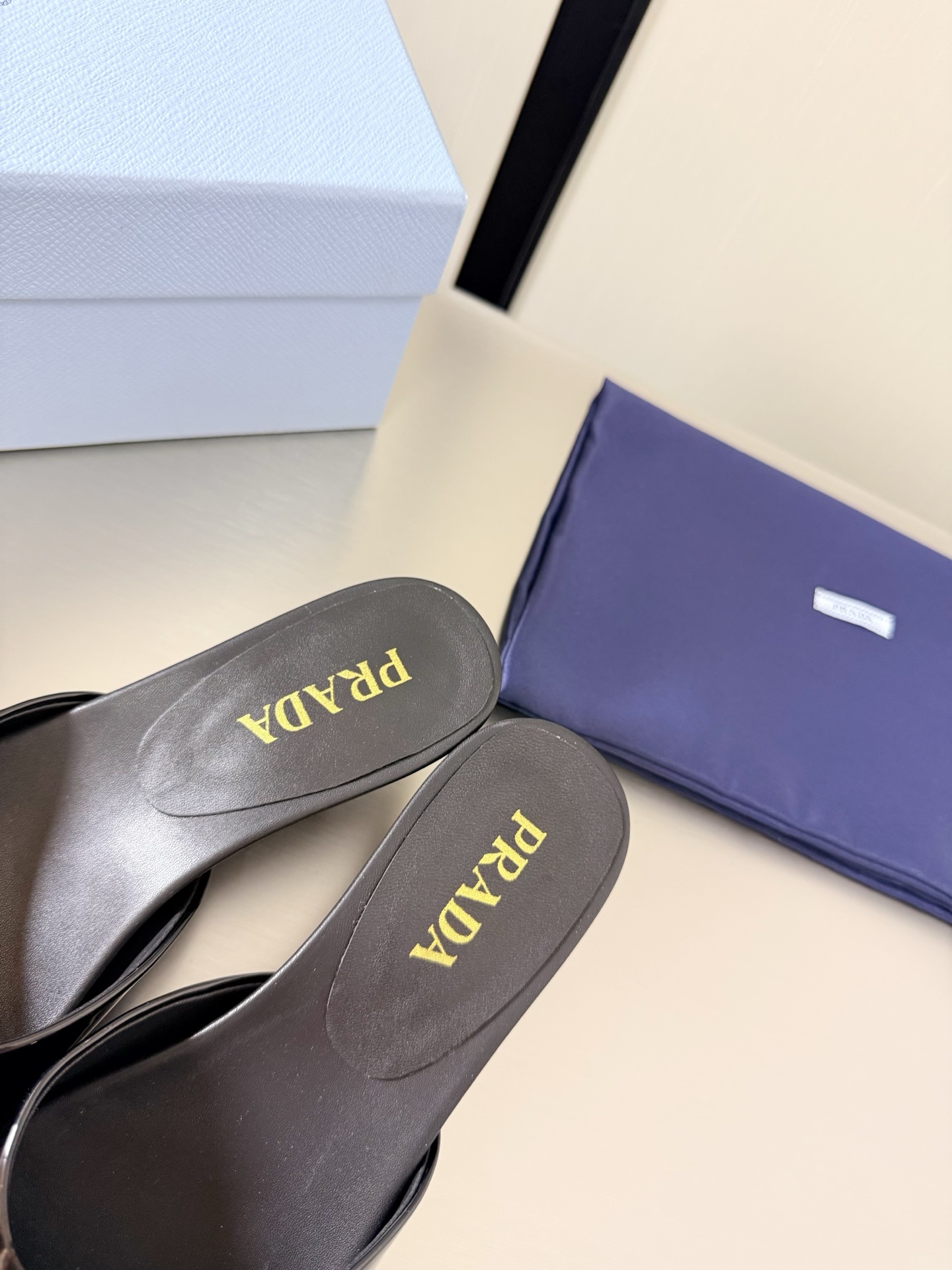 Prada Style Black Leather Women's Shoes style reference detail image 4 from source 784760