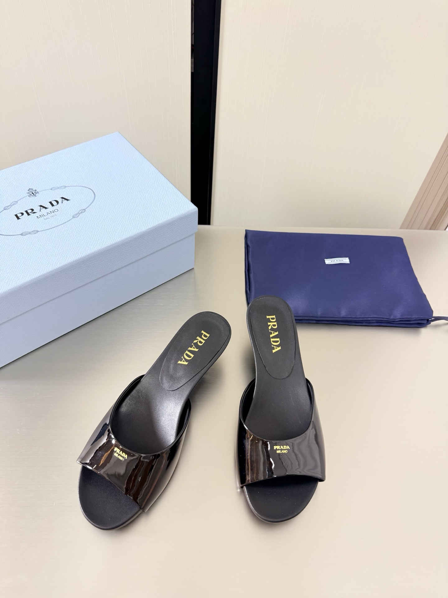 Prada Style Black Leather Women's Shoes style reference detail image 3 from source 784760