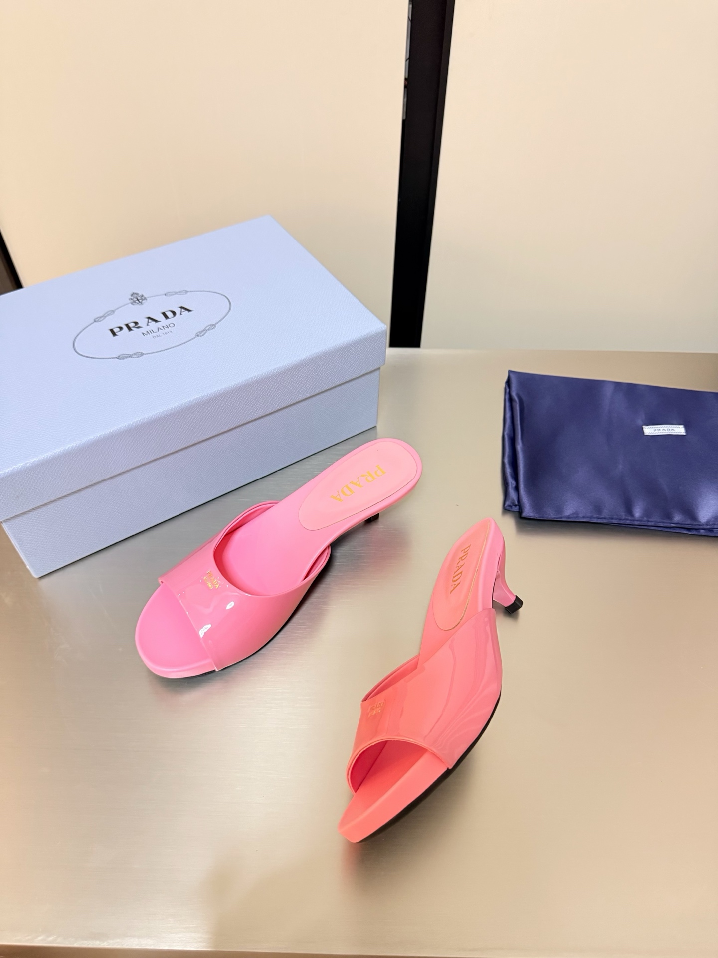 Prada Style Pink Leather Women's Shoes style reference detail image 8 from source 784762