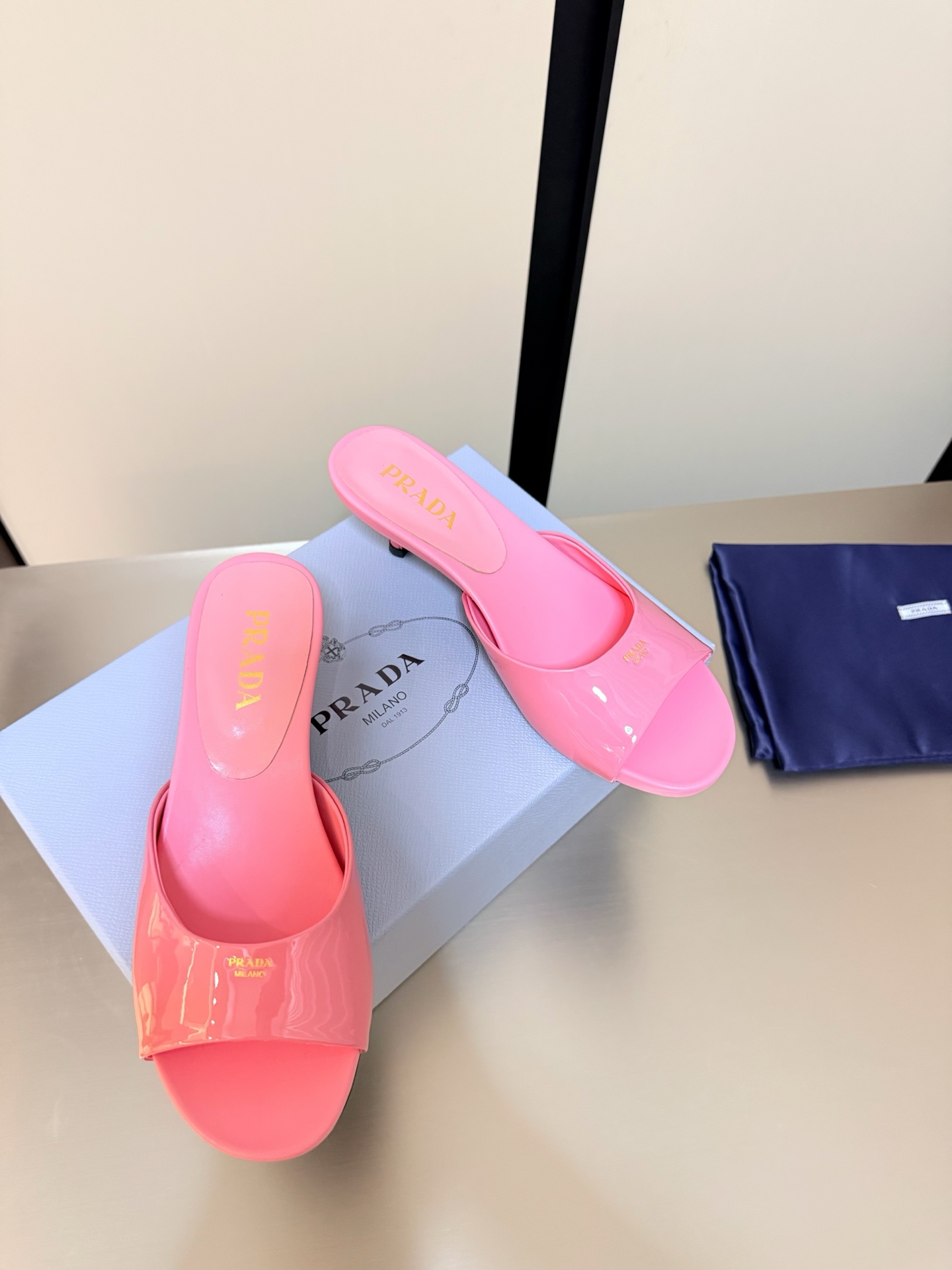 Prada Style Pink Leather Women's Shoes style reference detail image 4 from source 784762