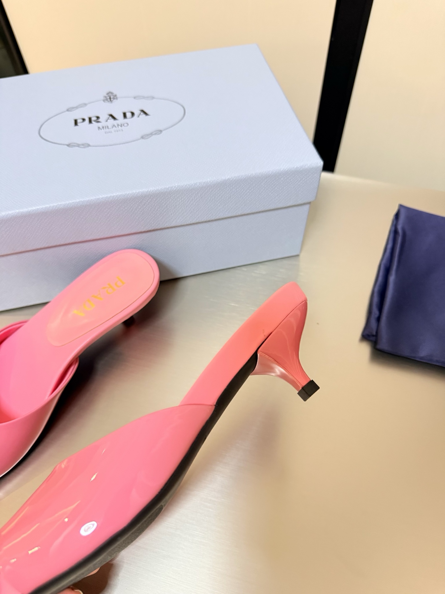 Prada Style Pink Leather Women's Shoes style reference detail image 3 from source 784762