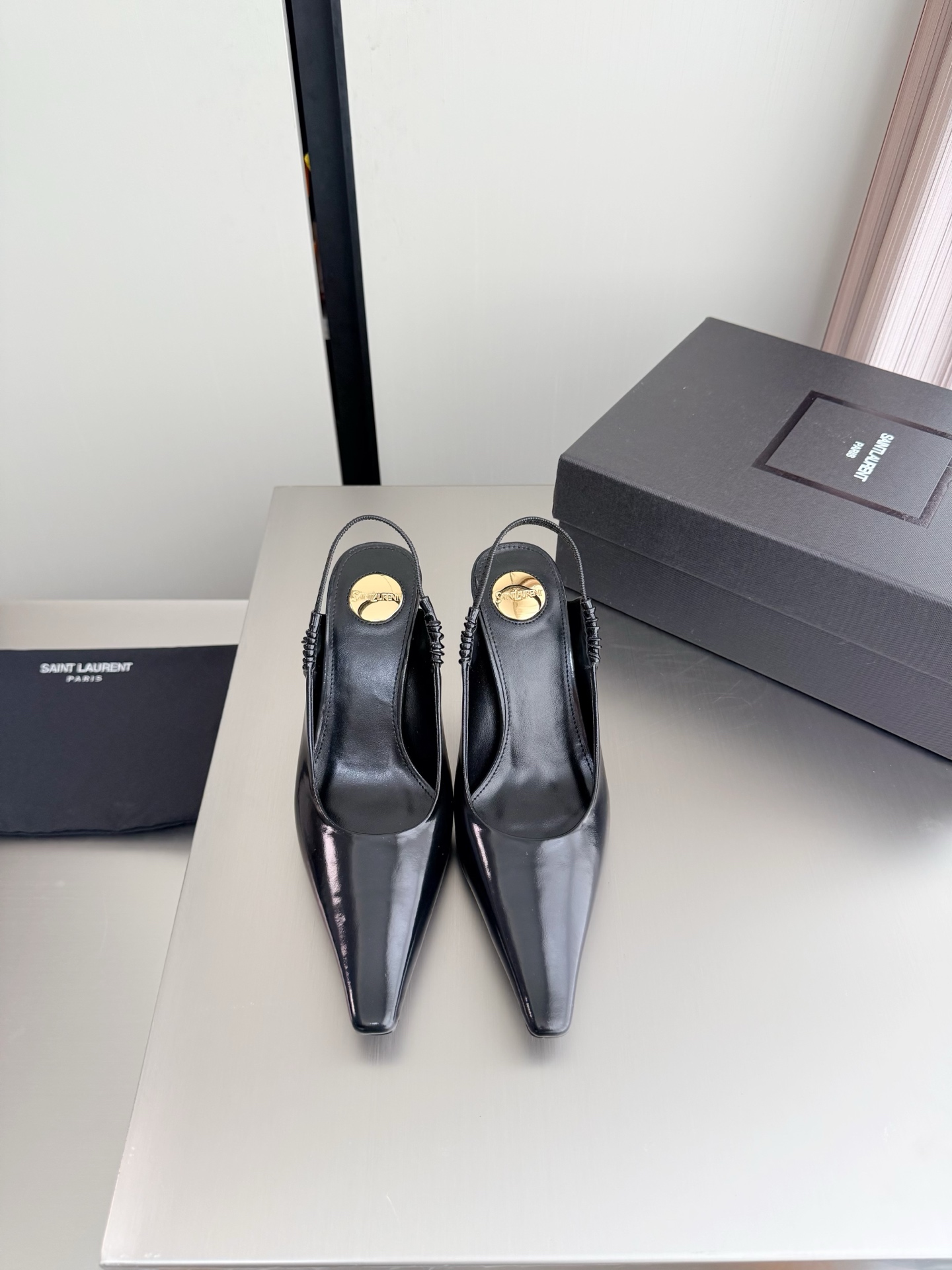 NO:785152,YSL high-heeled pleated back shoes Yvette Saint Laurent Yves Saint Laurent logo black exquisite butter leather poplar forest that understands women's hearts best beautiful shoes with no dead ends to support aura, noble temperament imported sheepskin lining, fit and comfortable Italian imported genuine leather outsole size 35 36 37 38 39 40 41 (order 40 41) with counter packaging, high heels sandals, saint  laurent,saint laurent,saint laurent,sandals,high heels,sheepskin,Leather soles19860909YSL 高跟褶皱后空鞋 Yvette Saint Laurent圣罗兰logo 黑色 精致  牛油皮 最懂女人心的杨树林 无死角的美鞋 撑起气场 气质高贵  进口羊皮内里 贴脚 舒适 意大利进口真皮大底  码数35 36 37 38 39 40 41 （40 41 订） 配专柜包装,高跟鞋凉鞋,saint laurent,saint laurent,saint laurent,sandals,high heels,sheepskin,Leather soles,Women's Shoes