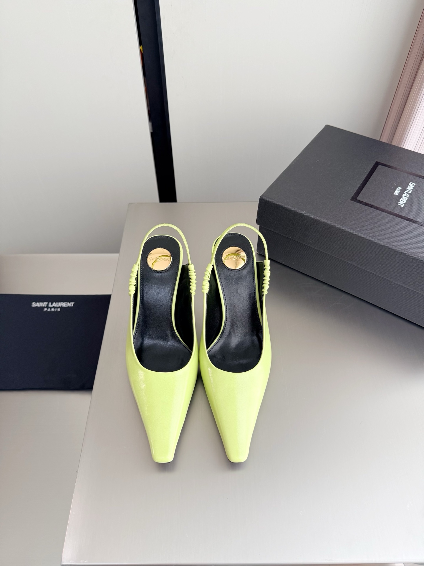 NO:785158,YSL high-heeled pleated back shoes Yvette Saint Laurent Yves Saint Laurent logo Lemon color Exquisite butter leather The poplar forest that understands women's hearts best Beautiful shoes with no blind spots Support the aura Noble temperament Imported sheepskin lining Fits the feet Comfortable Italian imported genuine leather outsole Size 35 36 37 38 39 40 41 (order 40 41) Comes with counter packaging, high-heeled sandals, saint  laurent,saint laurent,saint laurent,sandals,high heels,sheepskin,Leather soles19860909YSL 高跟褶皱后空鞋 Yvette Saint Laurent圣罗兰logo 柠檬色 精致  牛油皮 最懂女人心的杨树林 无死角的美鞋 撑起气场 气质高贵  进口羊皮内里 贴脚 舒适 意大利进口真皮大底  码数35 36 37 38 39 40 41 （40 41 订） 配专柜包装,高跟鞋凉鞋,saint laurent,saint laurent,saint laurent,sandals,high heels,sheepskin,Leather soles,Women's Shoes