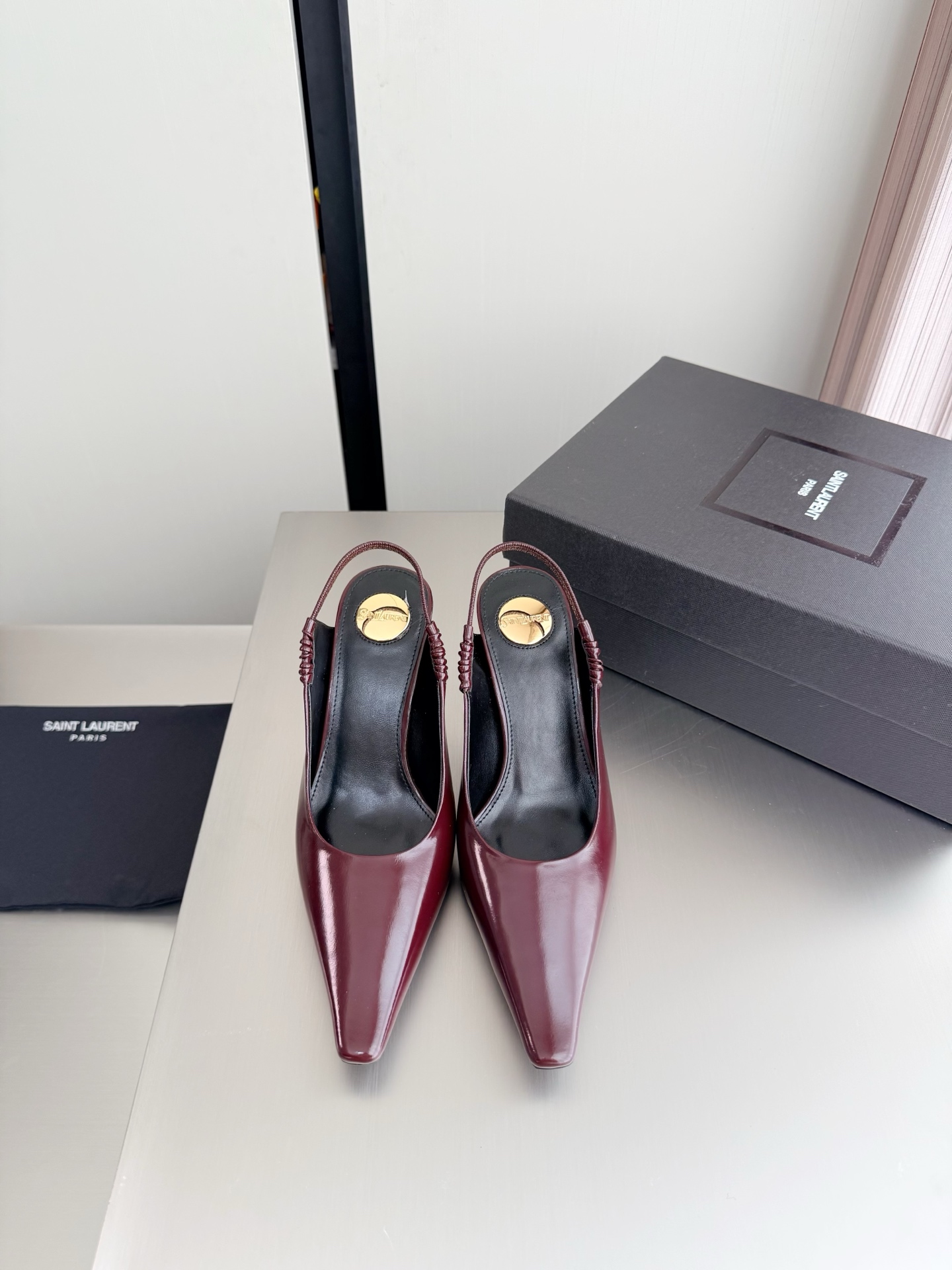 NO:785107,YSL high-heeled pleated back shoes Yvette Saint Laurent Saint Laurent logo Burgundy Exquisite butter leather The poplar forest that understands women's hearts best Beautiful shoes with no dead ends Support the aura Noble temperament Imported sheepskin lining Fits the feet Comfortable Italian imported genuine leather outsole Size 35 36 37 38 39 40 41 (order 40 41) Comes with counter packaging, high-heeled sandals, saint  laurent,saint laurent,saint laurent,sandals,high heels,sheepskin,Leather soles19860909YSL 高跟褶皱后空鞋 Yvette Saint Laurent圣罗兰logo 酒红色 精致  牛油皮 最懂女人心的杨树林 无死角的美鞋 撑起气场 气质高贵  进口羊皮内里 贴脚 舒适 意大利进口真皮大底  码数35 36 37 38 39 40 41 （40 41 订） 配专柜包装,高跟鞋凉鞋,saint laurent,saint laurent,saint laurent,sandals,high heels,sheepskin,Leather soles,Women's Shoes