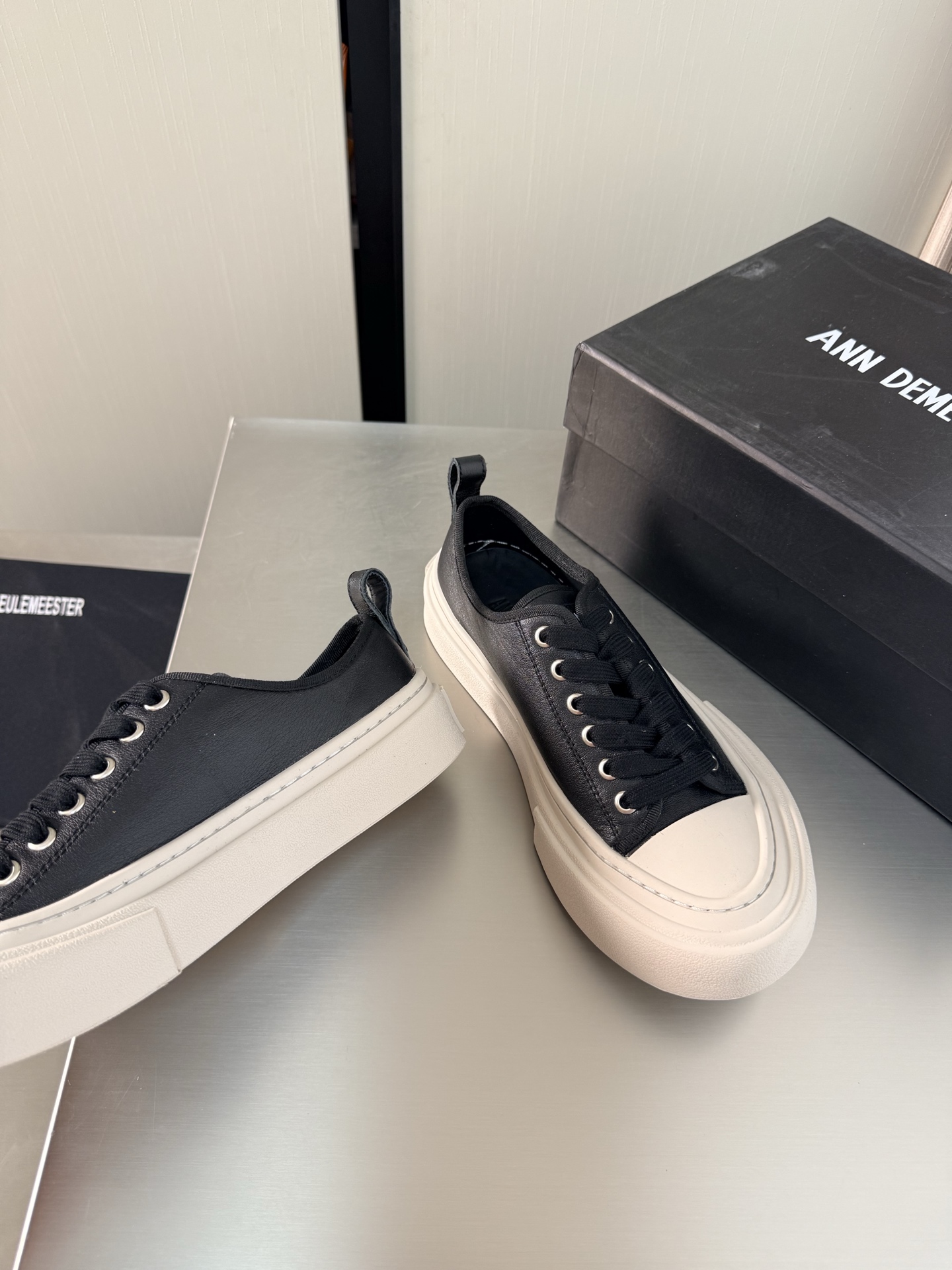 NO:785066,26 ANN ANDELMAN Panda color, easy to shop, buy and wear. Sisters who have seen the prostitutes should know it. Yu Wenwen, Cyndi Wang, Gillian Chung, etc. all wear it. Personally, the style is high-end, sweet and cool, girly, sexy and handsome. No wonder many hot girls and celebrities like their clothes. They are all in the same version. The fabric is calfskin. Technical fabric lining. The original molded outsole is super slimming. 35 36 37 38  39 40 Equipped with premium packaging, casual shoes/sports shoes, sneakers, cowhide1986090926 ANN ANDELMAN 熊猫色 好逛好买好穿  看过浪姐们的姐妹应该有所了解,里面的于文文、王心凌、钟欣潼等都穿 风格个人感觉是高级的甜酷少女感,又性感又帅气 难怪好多辣妹、明星都喜欢他们家的衣服  全部对版 面料小牛皮 内里科技面料 大底原版成型大底 超级显身材哦 35 36 37 38 39 40 配置精品包装,休闲鞋/运动鞋,sneakers,cowhide,Women's Shoes