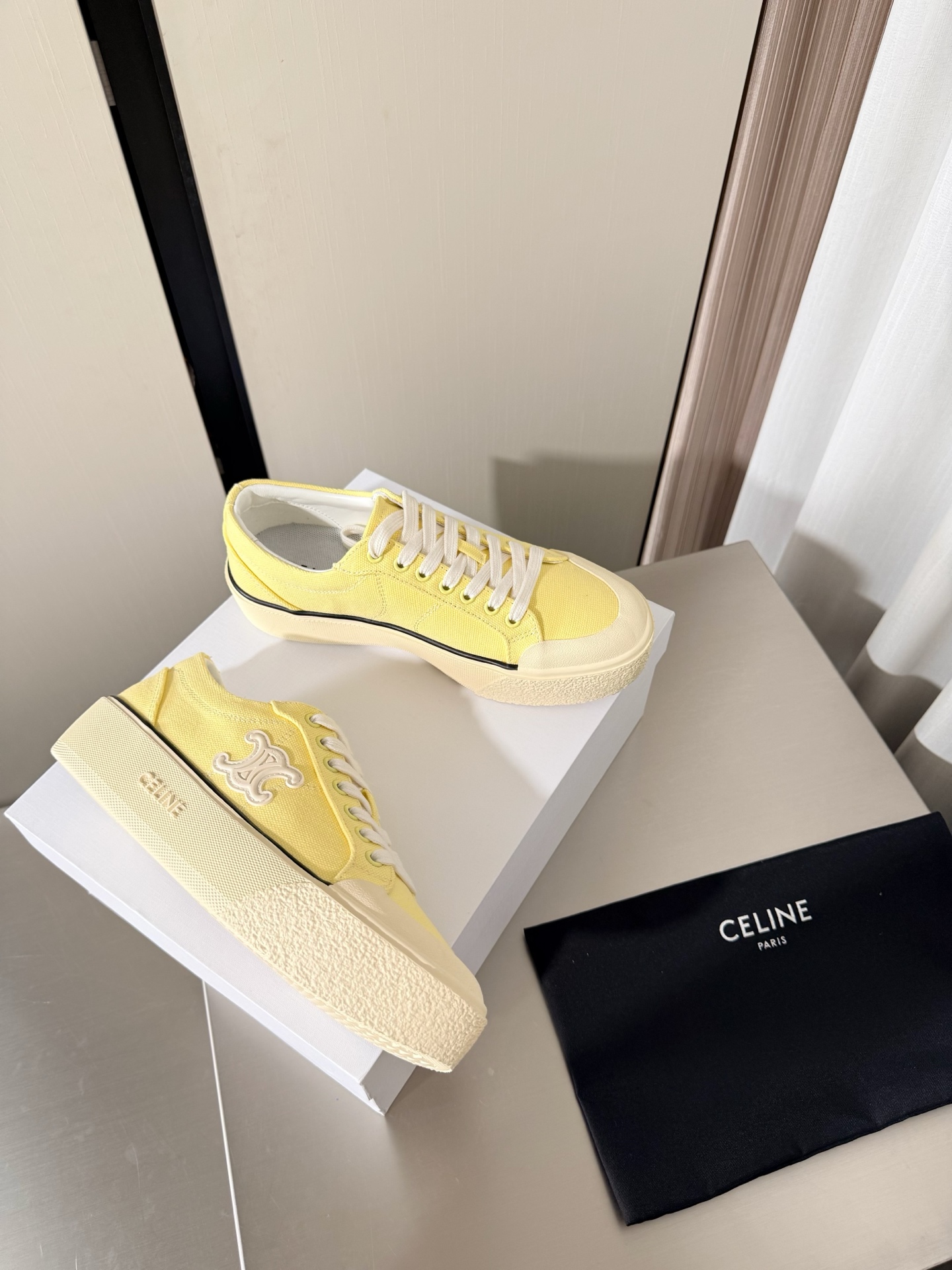 NO:816035,Thick sole Arc de Triomphe Flat bottom Side logo Retro sports shoes Three-dimensional steel stamp Craftsmanship CELINE Exclusive Arc de Triomphe series Slippers Celine Family element design Three-dimensional steel stamp logo Lemon yellow Washed canvas Stamped and stamped to create a full three-dimensional feel Matching and matching Lambskin lining Original design The midsole is consistent with the original version Shaped midsole The same as the original version Molded outsole Clear and three-dimensional Small details can be seen in the big focus Original consistent fabrics Equipped with original packaging  35 36 37 38 39 40 41 4041 size customization, super beautiful, super age-reducing, casual shoes/sports shoes, celine, celine, sneakers, slippers, sheepskin19860909厚底 凯旋门 平底 侧logo 复古运动鞋 立体钢印 工艺 CELINE 专属 凯旋门系列 拖鞋   赛琳 家族元素设计 立体钢印logo logo   柠檬黄 洗水帆布 钢印压模而成立体感十足 对标对版   内里小羊皮  原版设计 中底选用原版一致 定型中底  原版一致 成型大底 清晰 立体  小细节见大专注  原版一致面料  配置原版包装  35 36 37 38 39 40 41  4041 码定制 超级美 超级减龄,休闲鞋/运动鞋,celine,celine,sneakers,slippers,sheepskin,Women's Shoes