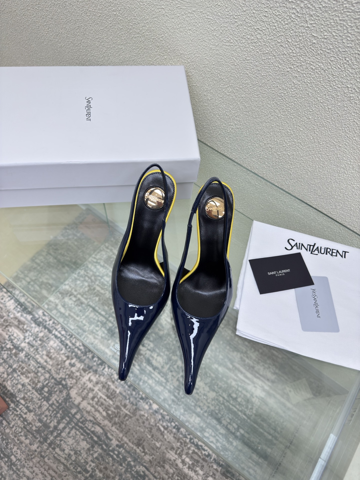 NO:816007,YSL high heels, empty back shoes, metal logo decoration, 11 cm heel height, Yvette Saint Laurent logo, blue, exquisite, imported calf patent leather, the poplar forest that understands women's hearts best, beautiful shoes with no dead ends, supporting aura, noble temperament, imported sheepskin lining, close to the feet, comfortable, genuine leather outsole imported from Italy, size 35 36 37 38 39 40 41 42 (40 41)  42 orders) with counter packaging, high heels and sandals, saint laurent, saint laurent, saint laurent, sandals, high heels, sheepskin, Leather soles19860909YSL 高跟 后空鞋 金属logo装饰 11 cm 跟高 Yvette Saint Laurent圣罗兰logo 蓝色 精致  进口小牛漆皮 最懂女人心的杨树林 无死角的美鞋 撑起气场 气质高贵  进口羊皮内里 贴脚 舒适 意大利进口真皮大底  码数35 36 37 38 39 40 41 42 （40 41 42 订） 配专柜包装,高跟鞋凉鞋,saint laurent,saint laurent,saint laurent,sandals,high heels,sheepskin,Leather soles,Women's Shoes