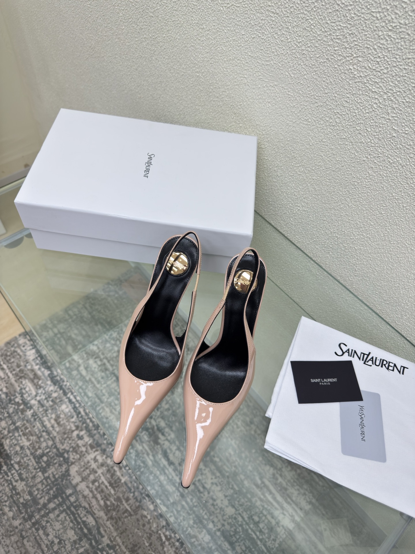 NO:816011,YSL high heels, empty back shoes, metal logo decoration, 11 cm heel height, Yvette Saint Laurent Saint Laurent logo, apricot color, exquisite, imported calf patent leather, the poplar forest that understands women’s hearts best, beautiful shoes with no dead ends, supports the aura, noble temperament, imported sheepskin lining, close to the feet, comfortable, genuine leather outsole imported from Italy, size 35 36 37 38 39 40 41 42 (40 41)  42 orders) with counter packaging, high heels and sandals, saint laurent, saint laurent, saint laurent, sandals, high heels, sheepskin, Leather soles19860909YSL 高跟 后空鞋 金属logo装饰 11 cm 跟高 Yvette Saint Laurent圣罗兰logo 杏色 精致  进口小牛漆皮 最懂女人心的杨树林 无死角的美鞋 撑起气场 气质高贵  进口羊皮内里 贴脚 舒适 意大利进口真皮大底  码数35 36 37 38 39 40 41 42 （40 41 42 订） 配专柜包装,高跟鞋凉鞋,saint laurent,saint laurent,saint laurent,sandals,high heels,sheepskin,Leather soles,Women's Shoes