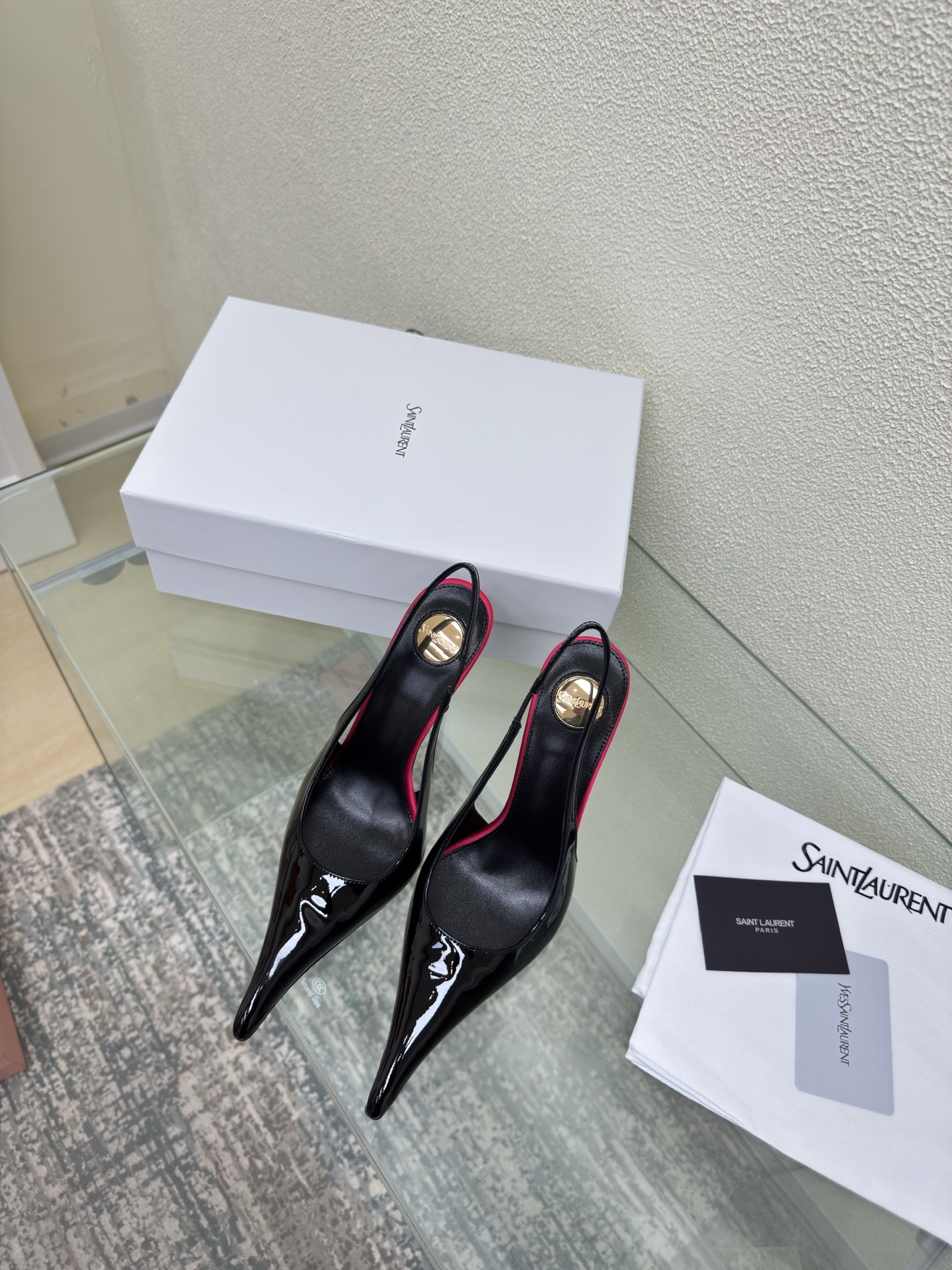 NO:816014,YSL high heels, empty back shoes, metal logo decoration, 11 cm heel height, Yvette Saint Laurent Saint Laurent logo, black, exquisite, imported calf patent leather, the poplar forest that understands women's hearts best, beautiful shoes with no dead ends, supporting aura, noble temperament, imported sheepskin lining, close to the feet, comfortable, genuine leather outsole imported from Italy, size 35 36 37 38 39 40 41 42 (40 41)  42 orders) with counter packaging, high heels and sandals, saint laurent, saint laurent, saint laurent, sandals, high heels, sheepskin, Leather soles19860909YSL 高跟 后空鞋 金属logo装饰 11 cm 跟高 Yvette Saint Laurent圣罗兰logo 黑色 精致  进口小牛漆皮 最懂女人心的杨树林 无死角的美鞋 撑起气场 气质高贵  进口羊皮内里 贴脚 舒适 意大利进口真皮大底  码数35 36 37 38 39 40 41 42 （40 41 42 订） 配专柜包装,高跟鞋凉鞋,saint laurent,saint laurent,saint laurent,sandals,high heels,sheepskin,Leather soles,Women's Shoes
