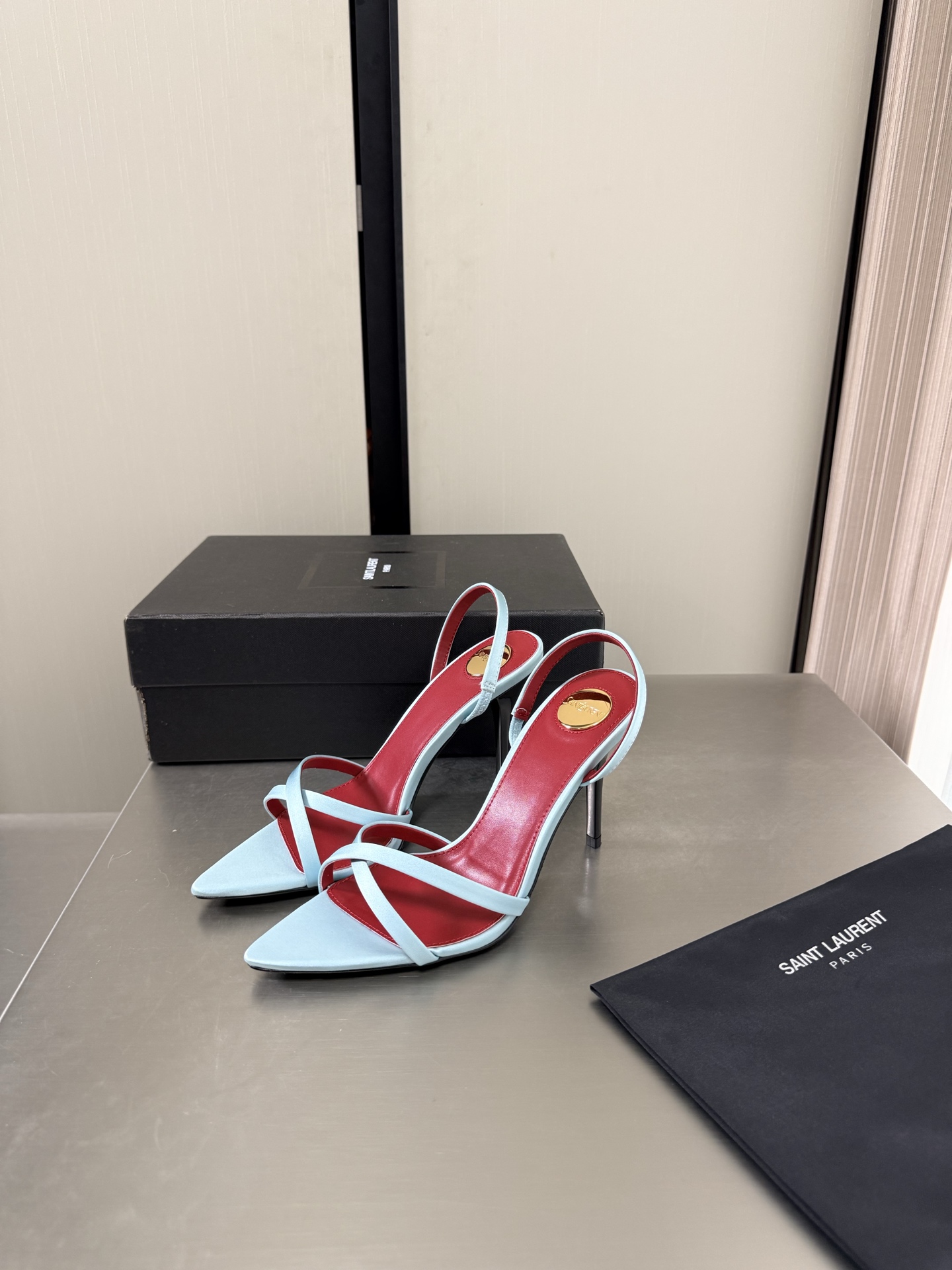 NO:882846,YSL pointed toe simple thin strap sandals 9 cm heel height ice blue silk Yvette Saint Laurent logo exquisite high heels the poplar forest that understands women's hearts best beautiful shoes with no dead ends to support the aura and noble temperament imported sheepskin lining to fit the feet and comfortable Italian imported genuine leather outsole code number 35 36 37 38 39 40 41 (order 40 41)  With counter packaging, high heels and sandals, saint laurent, saint laurent, saint laurent, sandals, high heels, sheepskin, real silk, Leather soles19860909YSL 尖头 简约细带凉鞋 9 cm 跟高 冰蓝色 真丝 Yvette Saint Laurent圣罗兰logo 精致高跟  最懂女人心的杨树林 无死角的美鞋 撑起气场 气质高贵  进口羊皮内里 贴脚 舒适 意大利进口真皮大底  码数35 36 37 38 39 40 41 （40 41 订） 配专柜包装,高跟鞋凉鞋,saint laurent,saint laurent,saint laurent,sandals,high heels,sheepskin,real silk,Leather soles,Women's Shoes