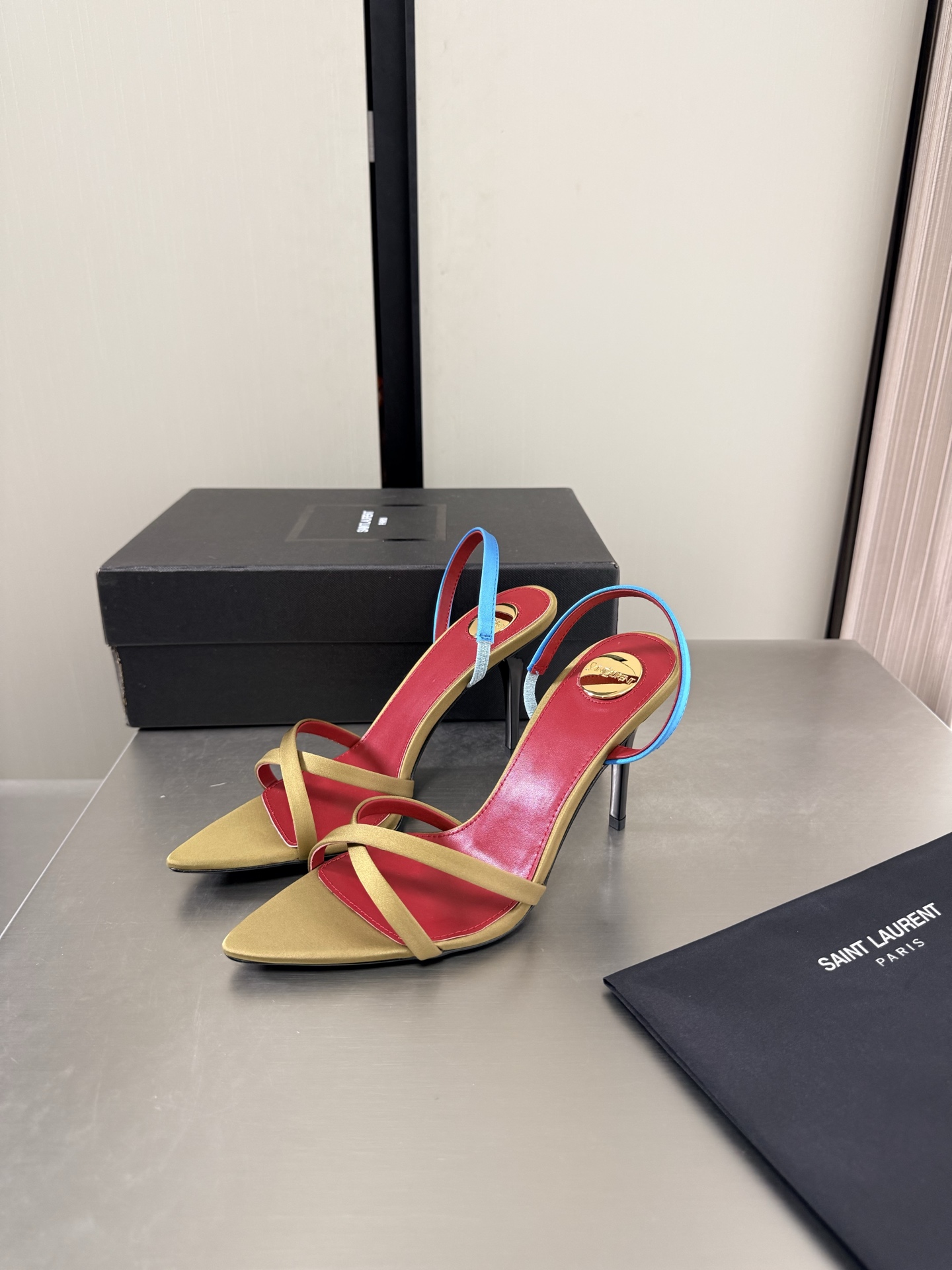 NO:882857,YSL pointed toe simple thin strap sandals 9 cm heel height gold and blue imported silk Yvette Saint Laurent logo exquisite high heels poplar forest that understands women's hearts best beautiful shoes with no dead ends to support the aura, noble temperament imported sheepskin lining, close to the foot and comfortable Italian imported genuine leather outsole code number 35 36 37 38 39 40 41 (order 40 41)  With counter packaging, high heels and sandals, saint laurent, saint laurent, saint laurent, sandals, high heels, sheepskin, real silk, Leather soles19860909YSL 尖头 简约细带凉鞋 9 cm 跟高 金拼蓝色 进口真丝 Yvette Saint Laurent圣罗兰logo 精致高跟  最懂女人心的杨树林 无死角的美鞋 撑起气场 气质高贵  进口羊皮内里 贴脚 舒适 意大利进口真皮大底  码数35 36 37 38 39 40 41 （40 41 订） 配专柜包装,高跟鞋凉鞋,saint laurent,saint laurent,saint laurent,sandals,high heels,sheepskin,real silk,Leather soles,Women's Shoes