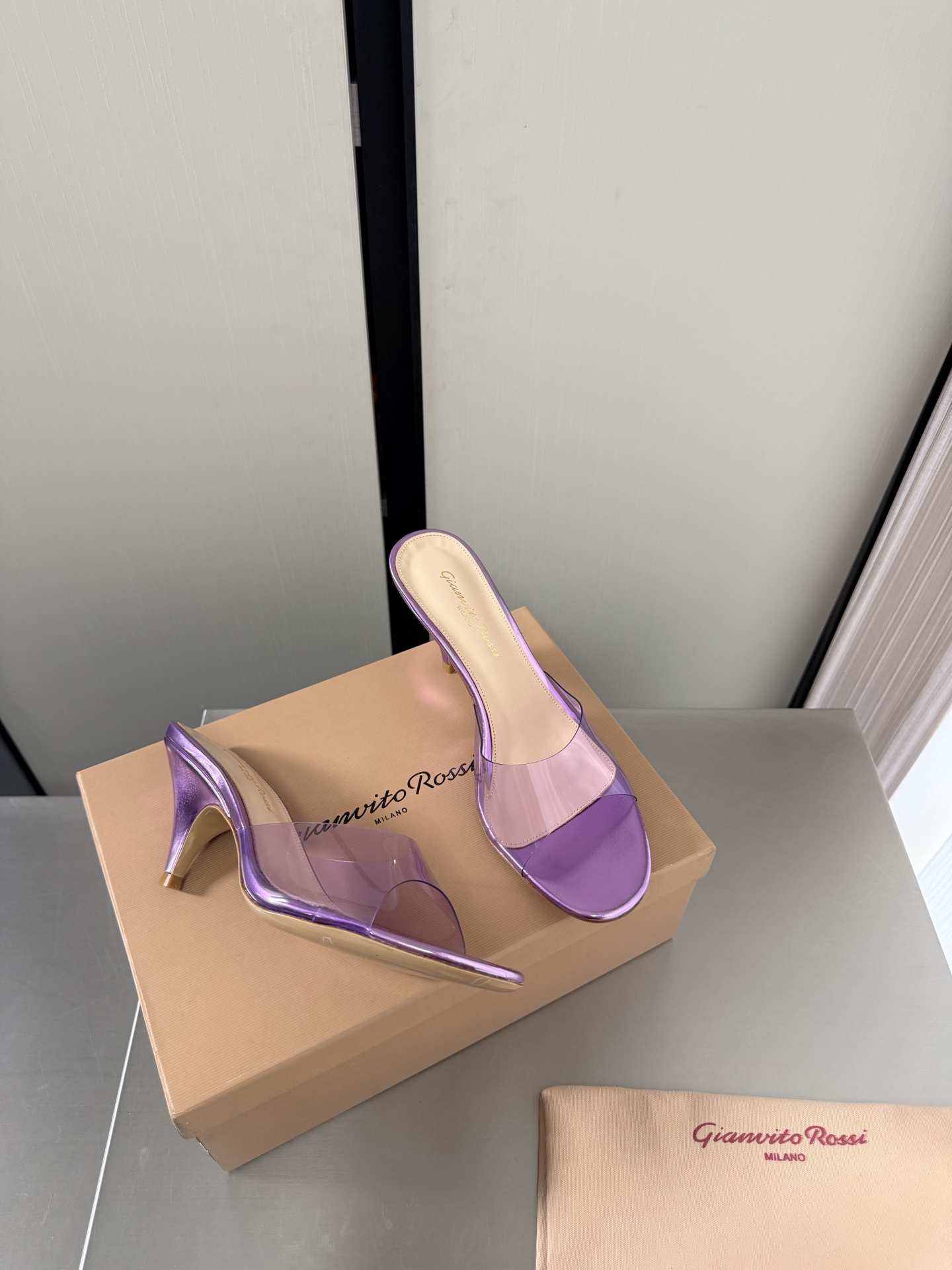 NO:889779,Gianvito Rossi Mary Jane high-heeled pointed-toe slippers Heel height 7cm Purple Transparent film Super versatile item Lining Made of lambskin outsole Italian genuine leather outsole Brand logo code number 34 35 36 37 38 39 40 41 (34 40 41 customized), high-heeled shoes and slippers, mary jane, high  heels,slippers,sheepskin,Leather soles19860909GianvitoRossi吉安维托罗西 玛丽珍 高跟 尖头拖鞋 跟高 7cm  紫色 透明胶片 超级百搭的一款单品 内里 选用小羊皮 大底 意大利真皮大底  品牌logo 码数 34 35 36 37 38 39 40 41（34 40 41 定做）,高跟鞋拖鞋,mary jane,high heels,slippers,sheepskin,Leather soles,Women's Shoes
