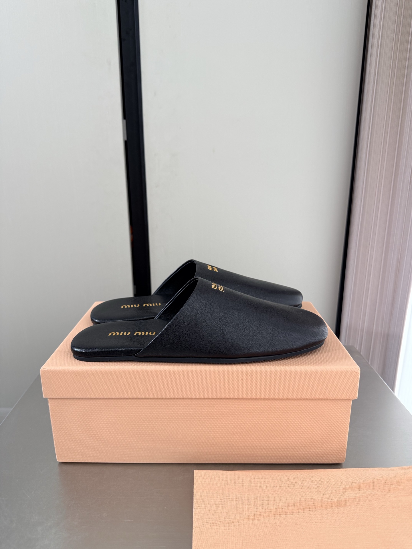 NO:925276,miu'miu must-have items Baotou slippers 5 colors, half slippers, miumiu, slippers19860909miu'miu 必备单品 包头拖鞋 5色,半拖,miumiu,slippers,Women's Shoes